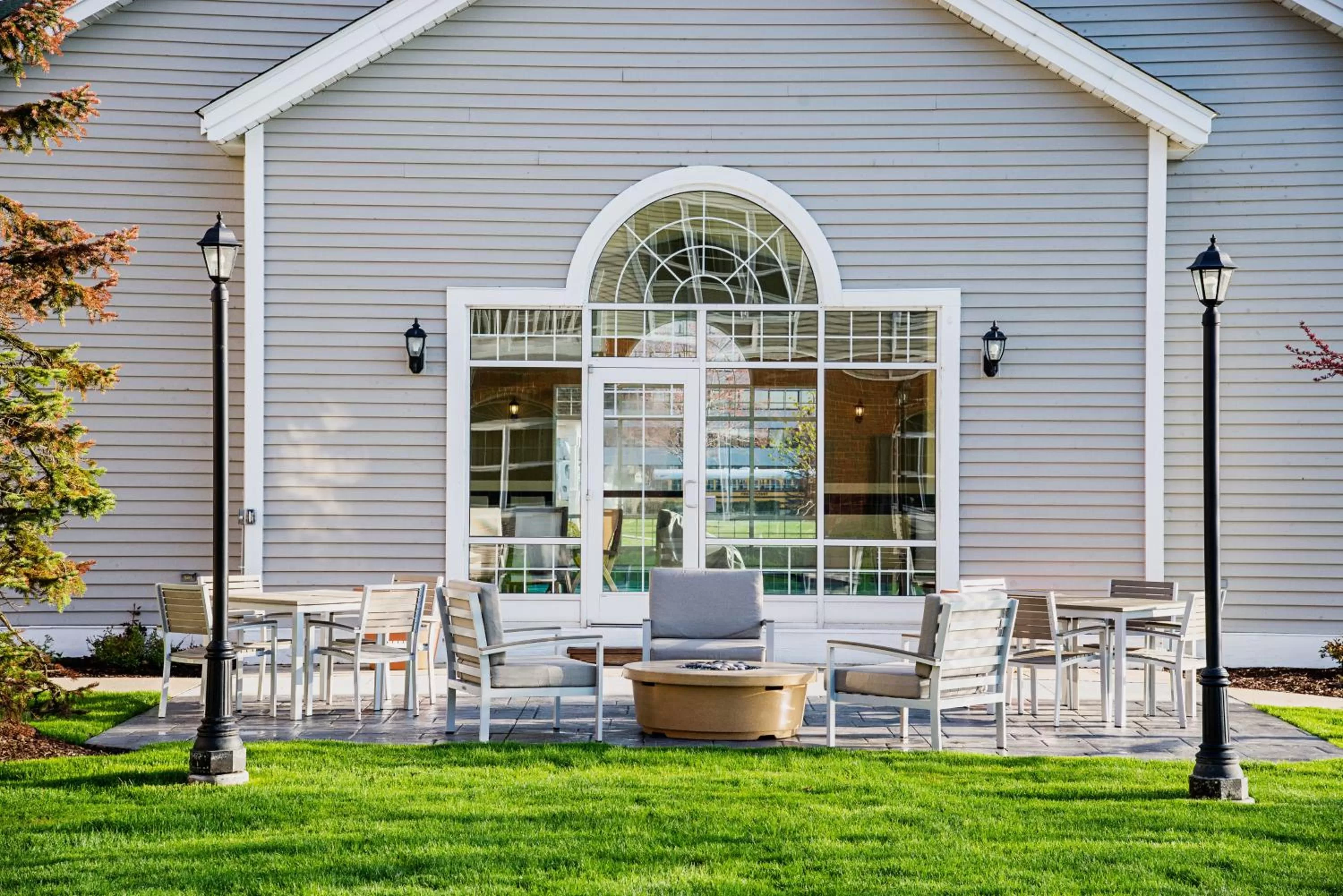 Patio in Country Inn & Suites by Radisson, Milwaukee West Brookfield , WI