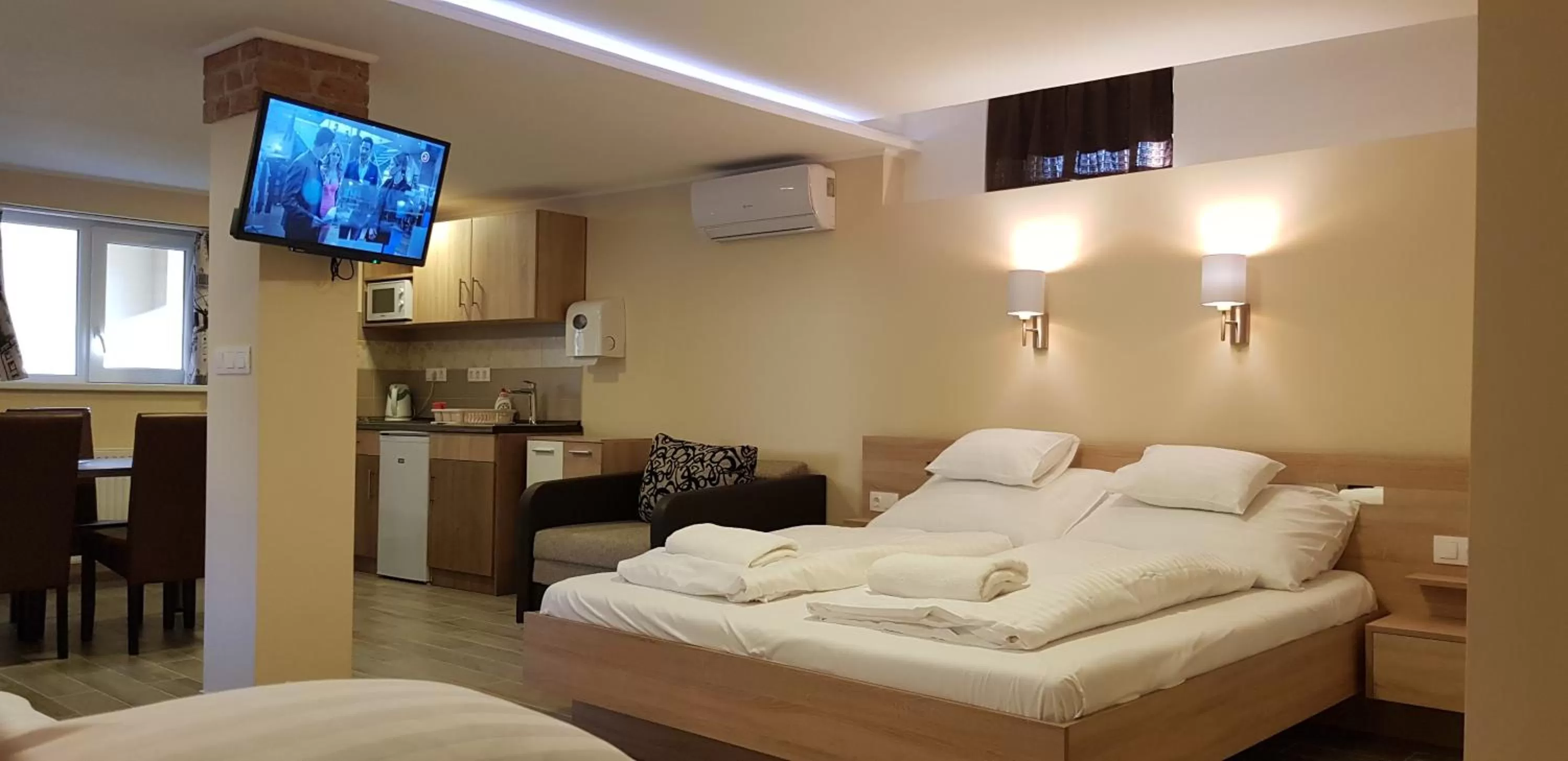 Bed in Central Panzió Gyula