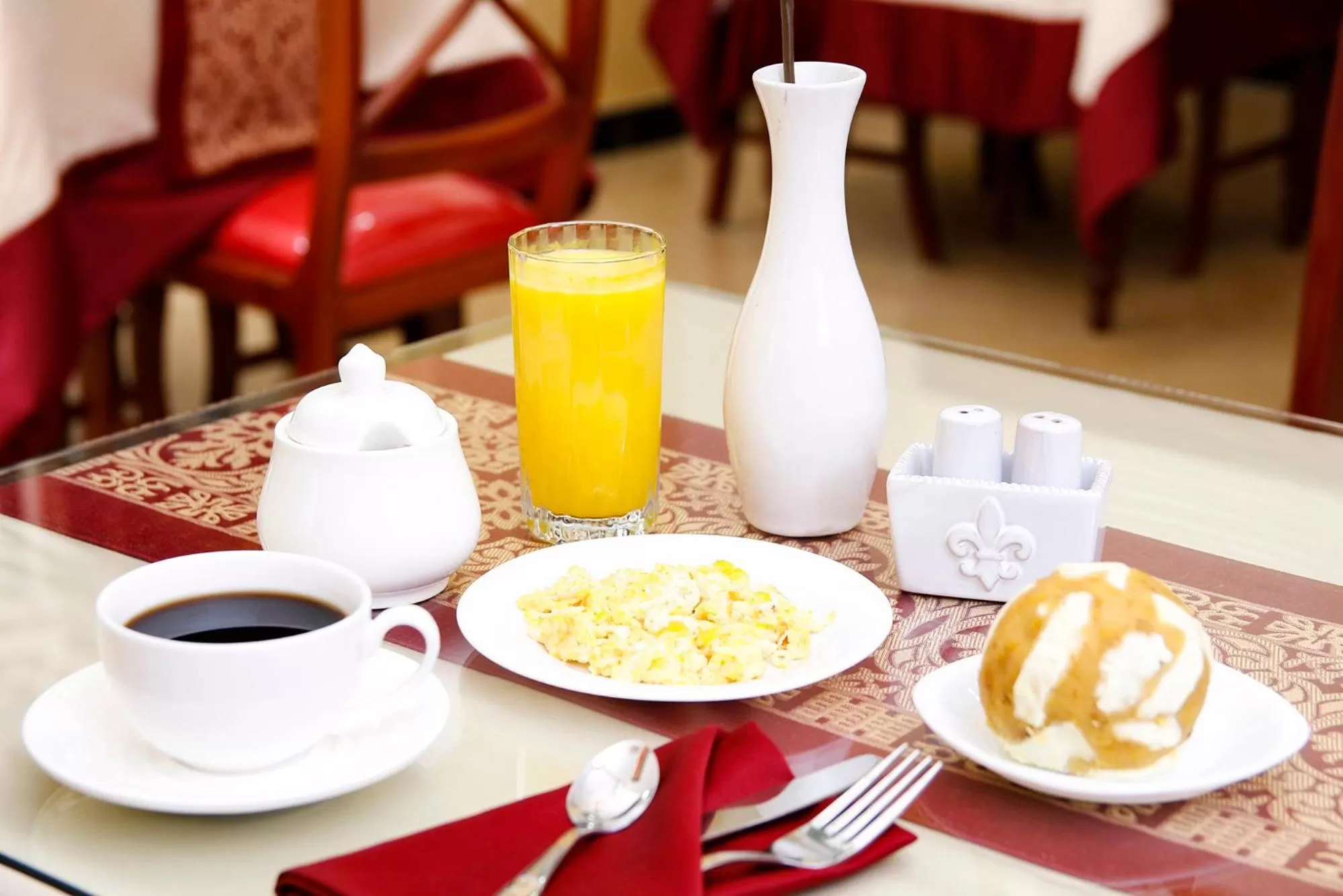 Coffee/tea facilities, Breakfast in Hotel Versailles Internacional