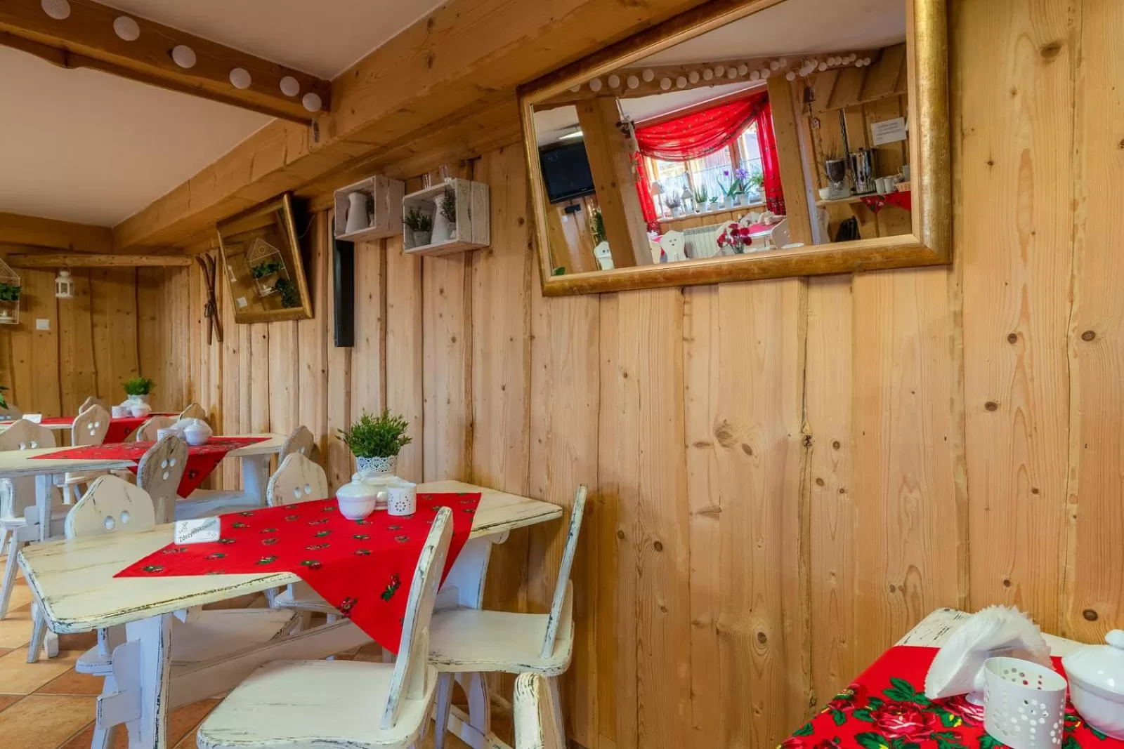 Dining area in Pokoje Gościnne U Małgorzaty Jacuzzi & Sauna