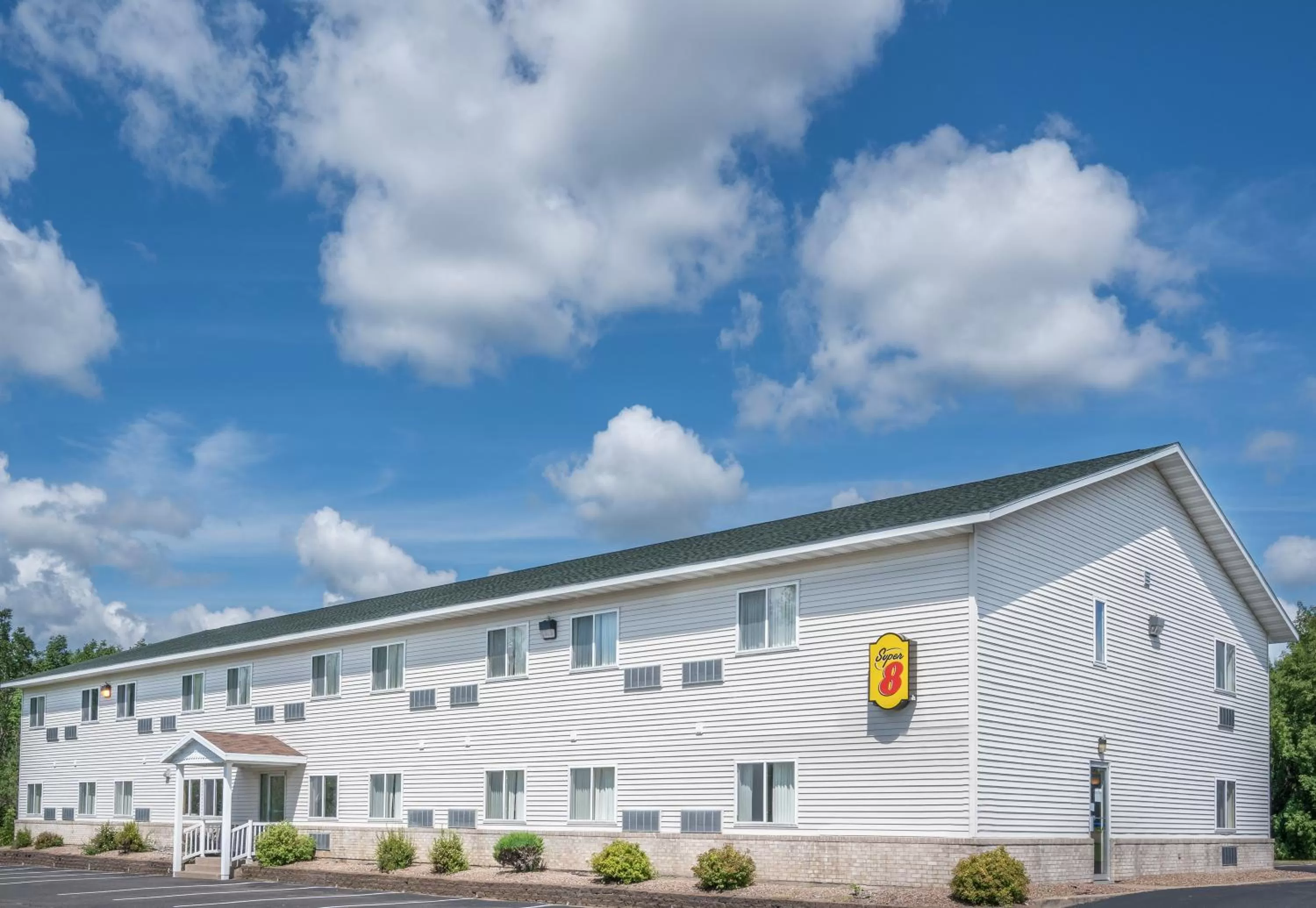 Facade/entrance in Super 8 by Wyndham Phillips