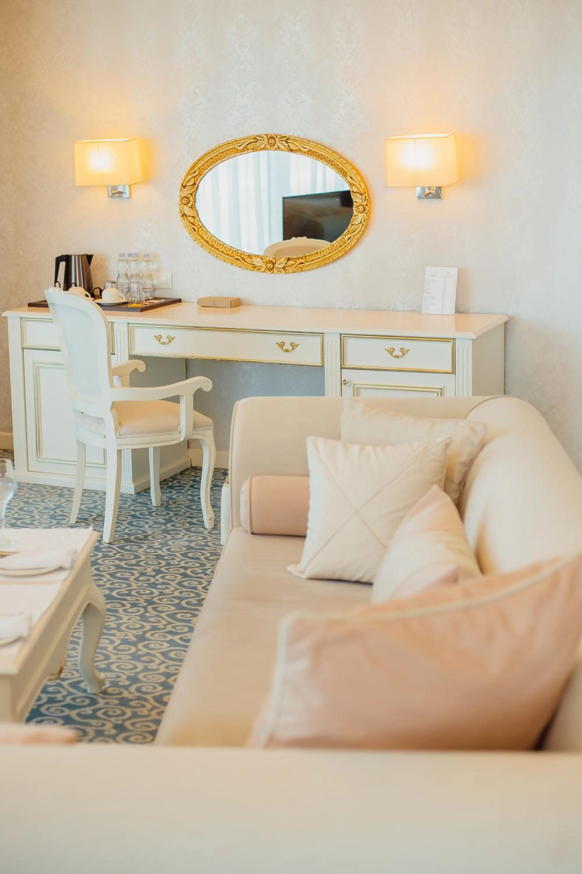 Bed in JRW Welmond Hotel