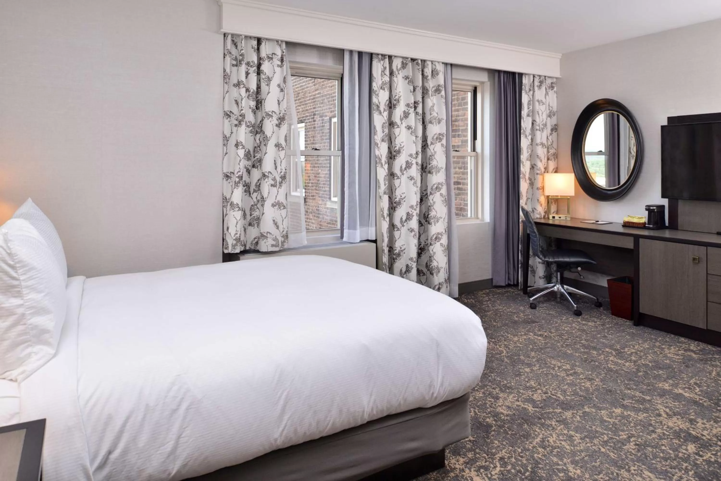 Bedroom, Bed in DoubleTree by Hilton Utica