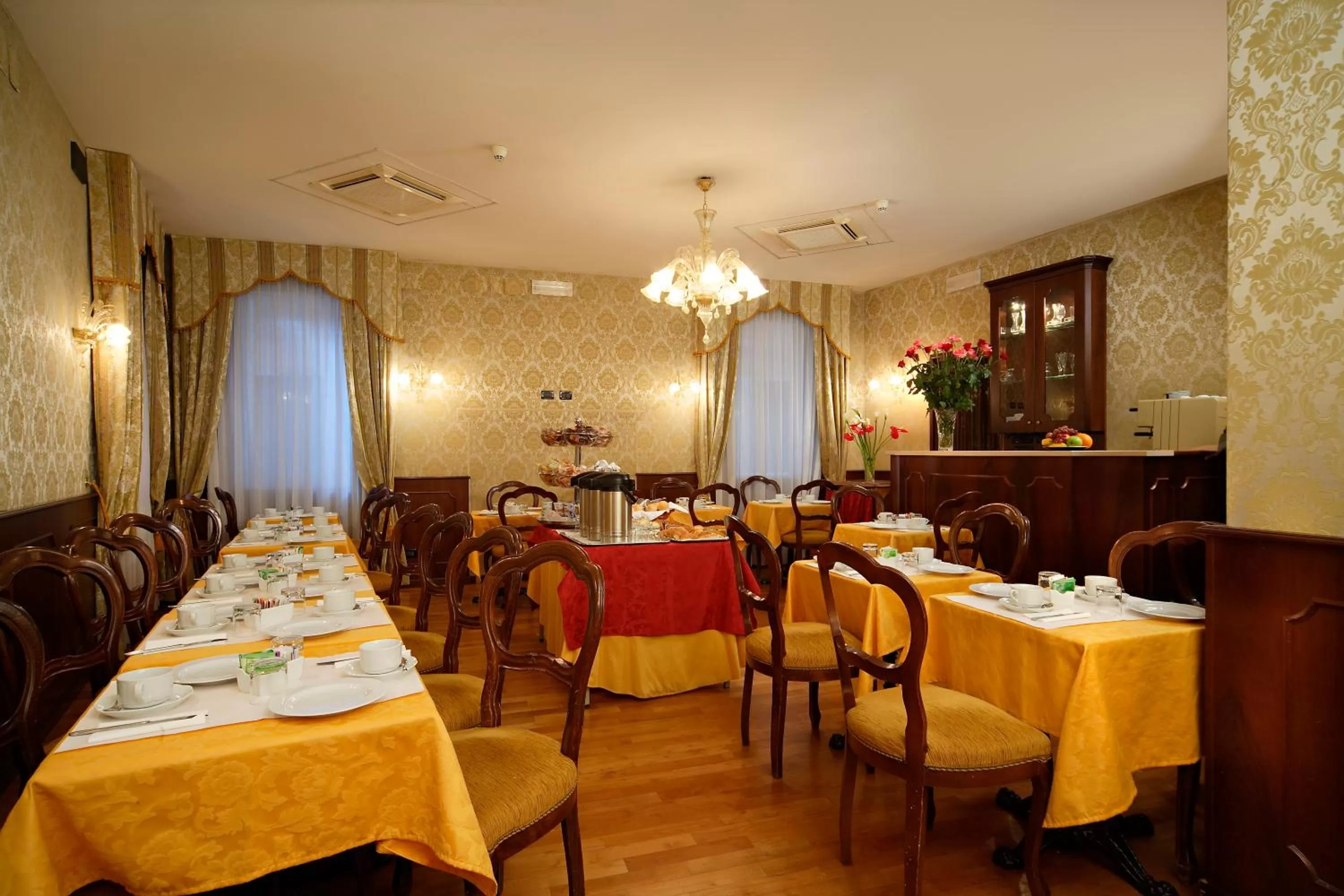 Restaurant/places to eat in Hotel Gorizia a La Valigia