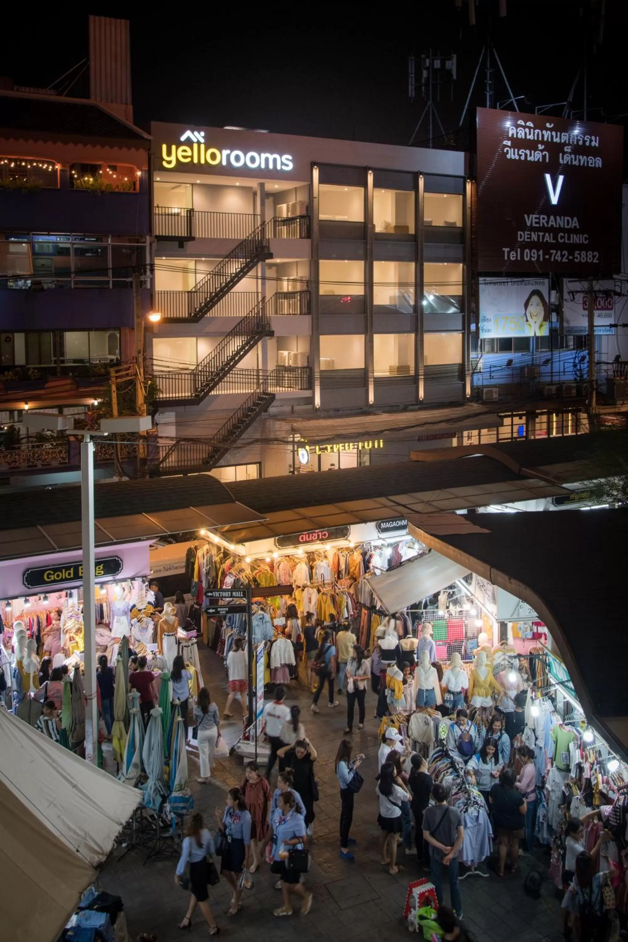 Property building in Yello Rooms Hotel Victory Monument