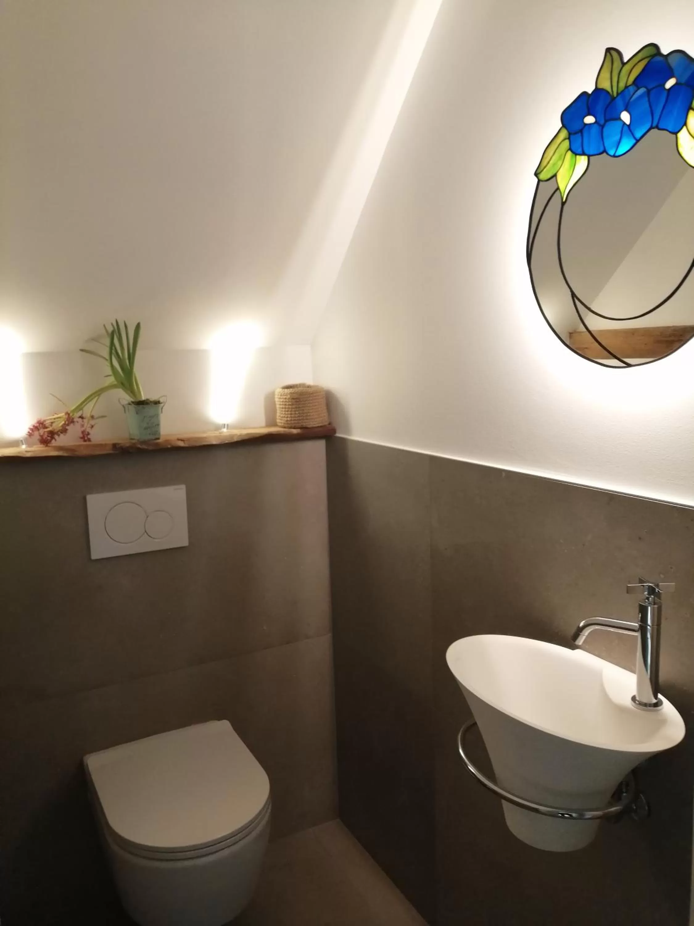 Toilet, Bathroom in Hissele