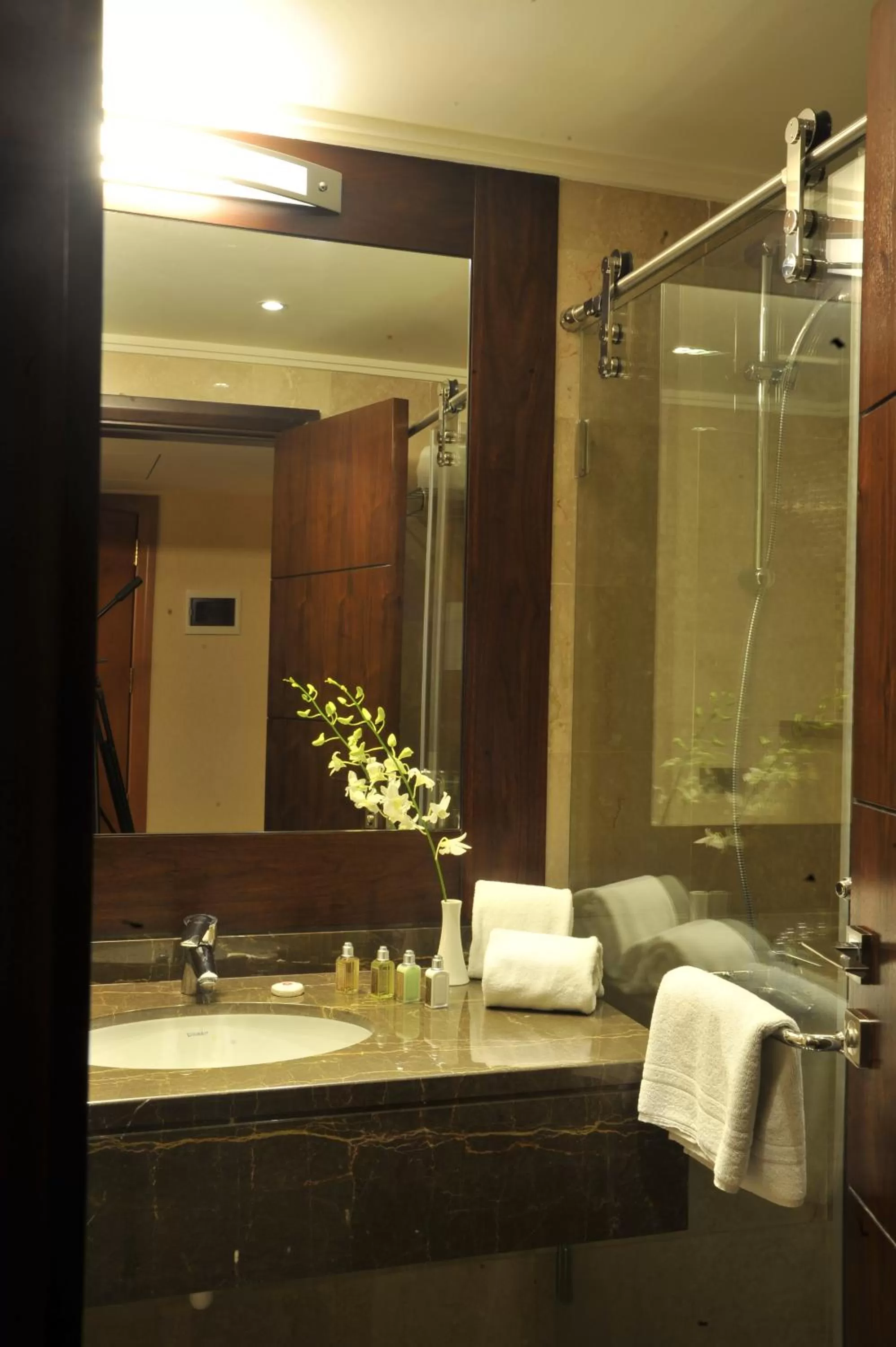 Bathroom in Lancaster Raouche Hotel