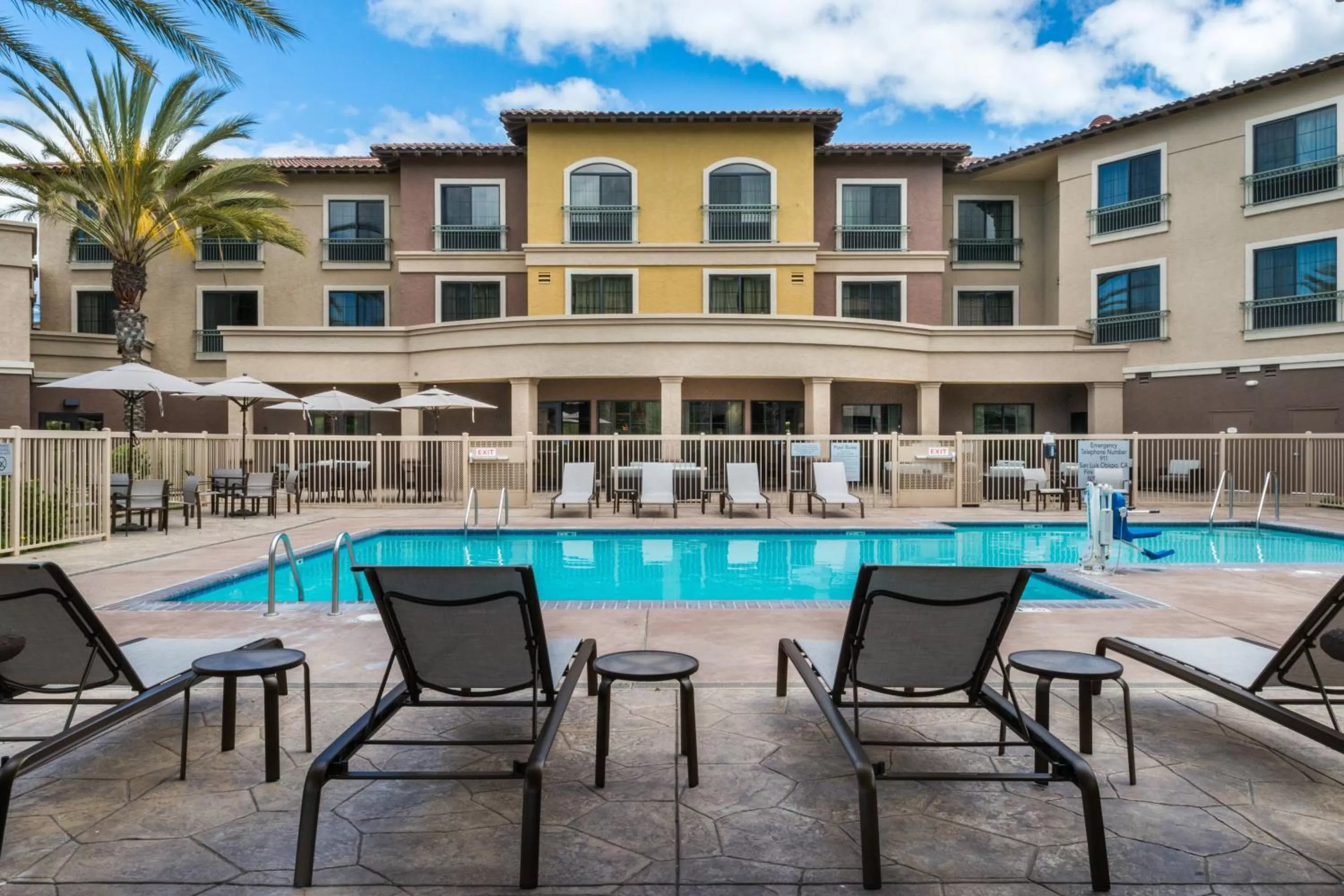 Swimming pool in Courtyard by Marriott San Luis Obispo