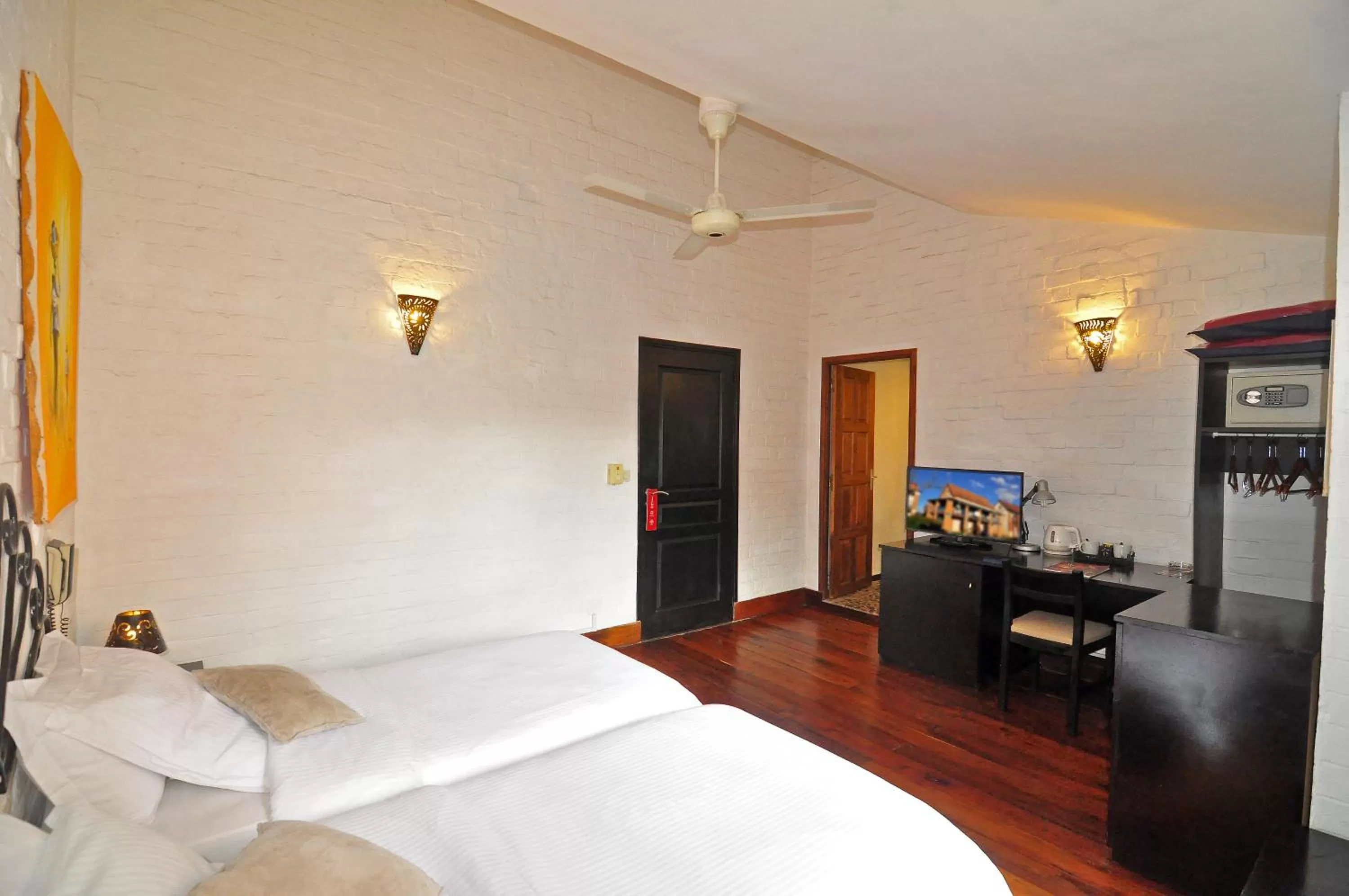 Photo of the whole room in Rova Hotel