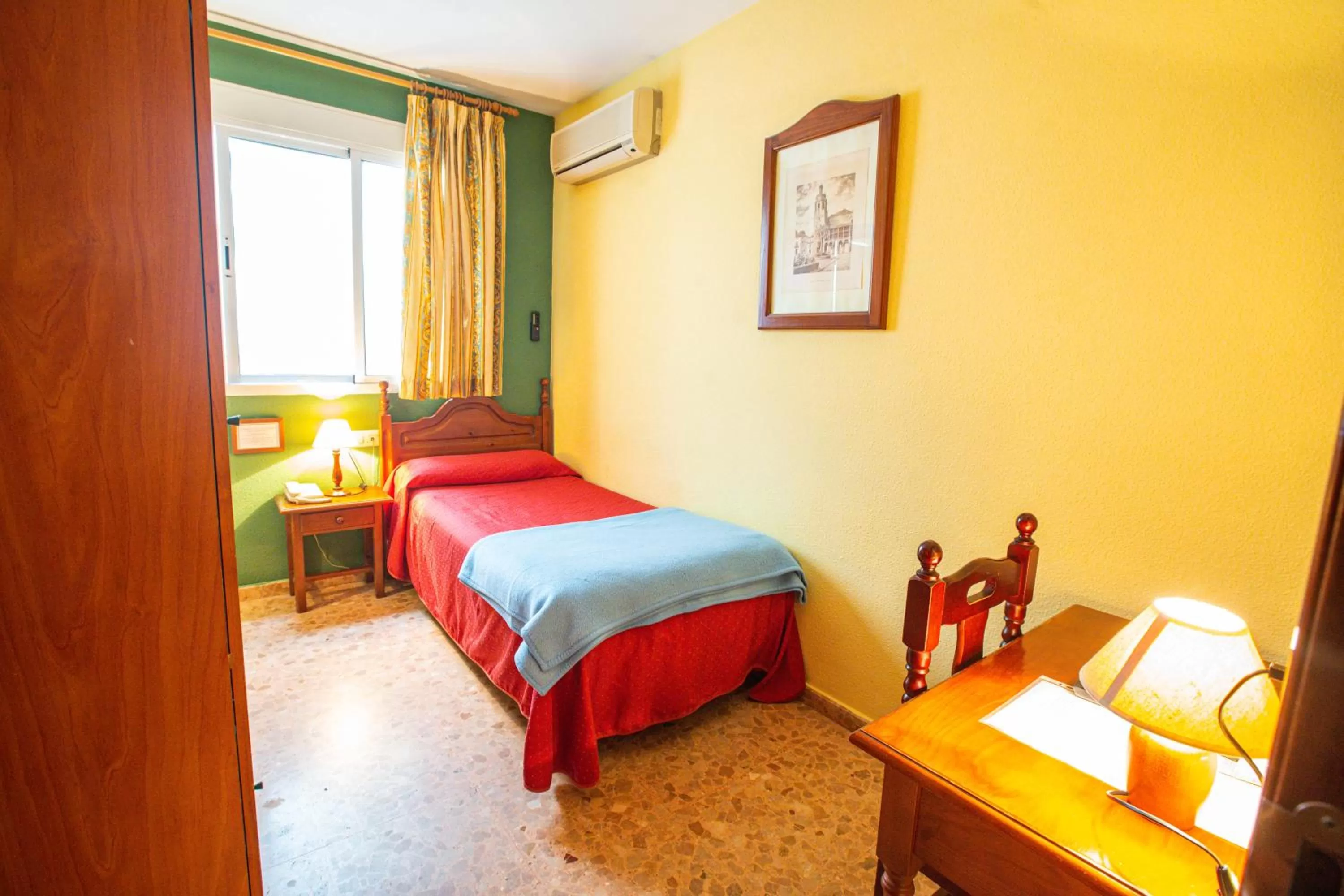 Bed in Hotel Arunda II