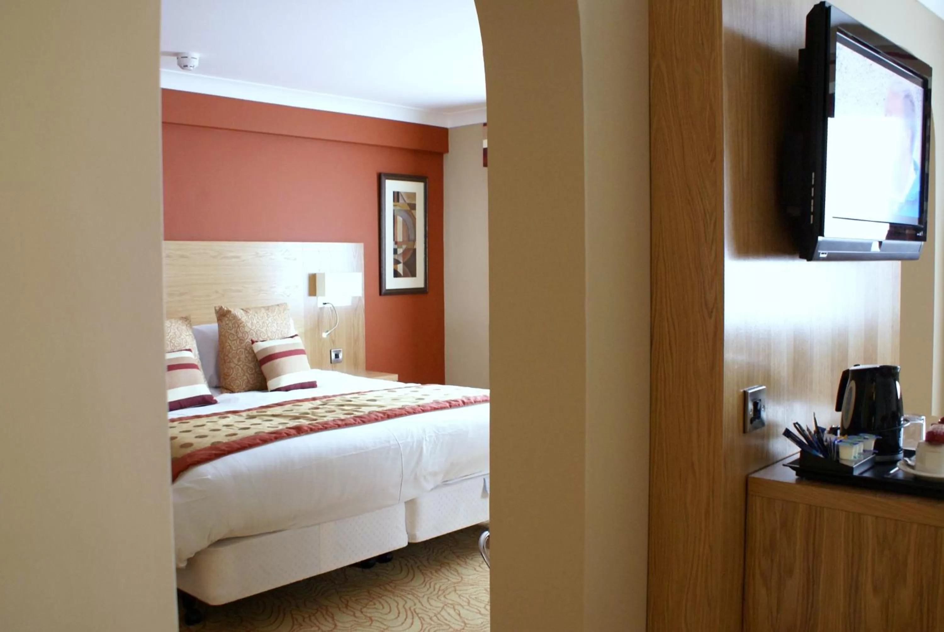 Photo of the whole room, Bed in Holiday Inn Kenilworth - Warwick by IHG