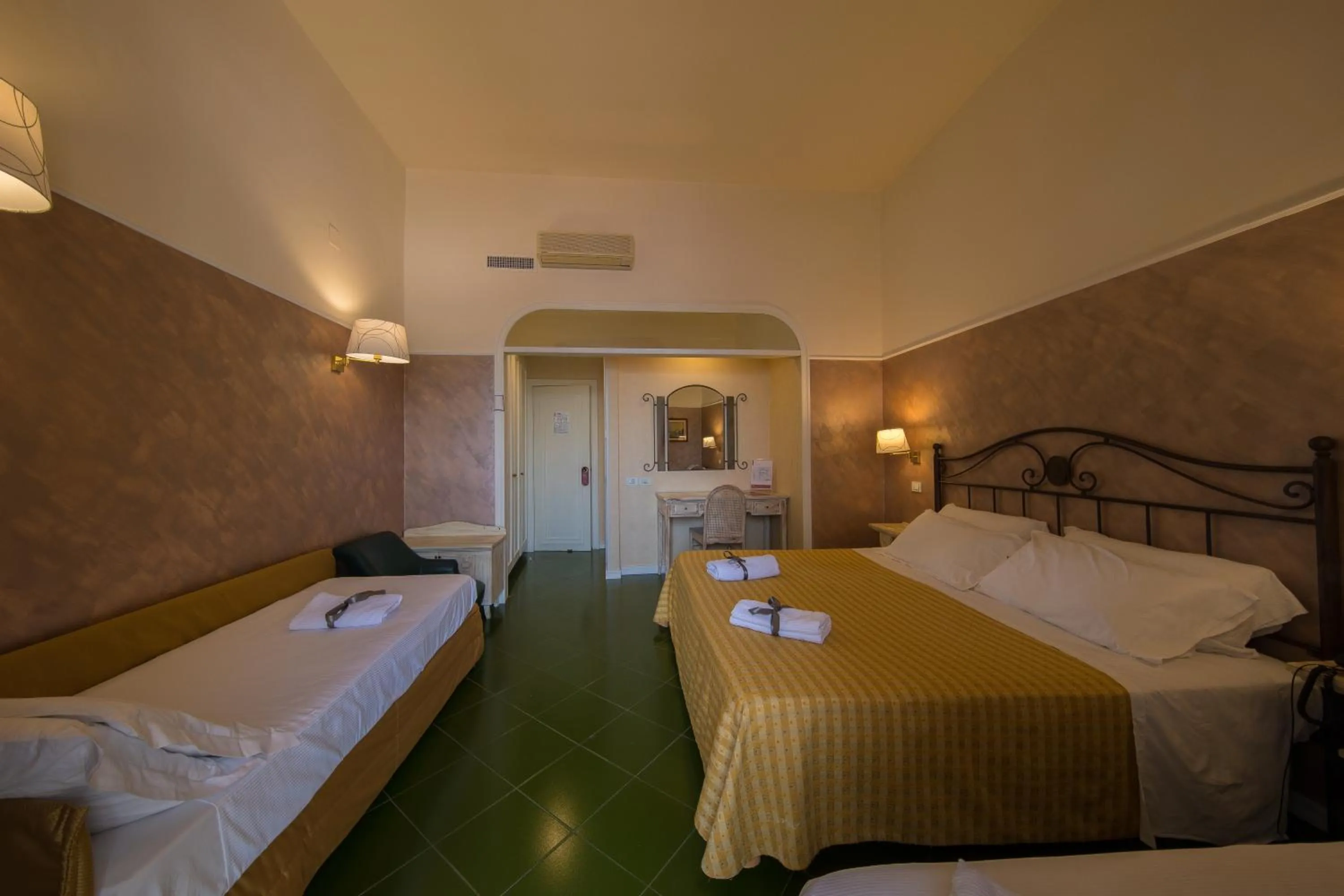 Bed in Hotel Scapolatiello