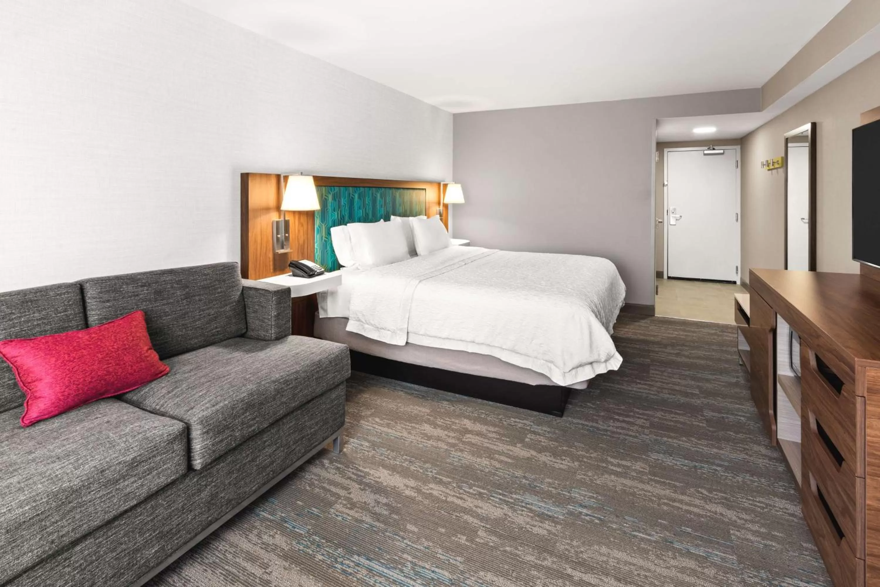 Bedroom, Bed in Hampton Inn Seekonk