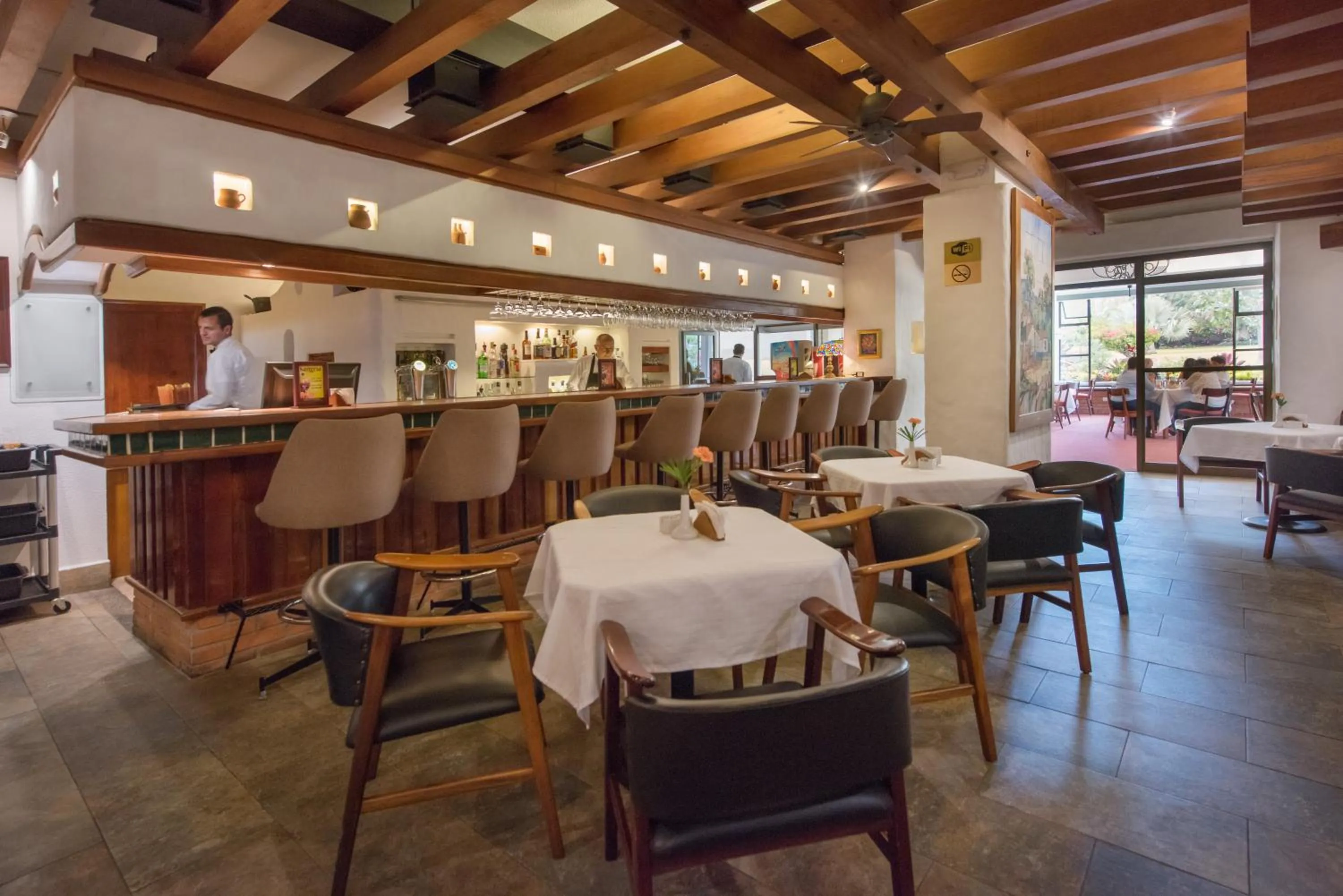 Lounge or bar in Hotel Bougainvillea San José