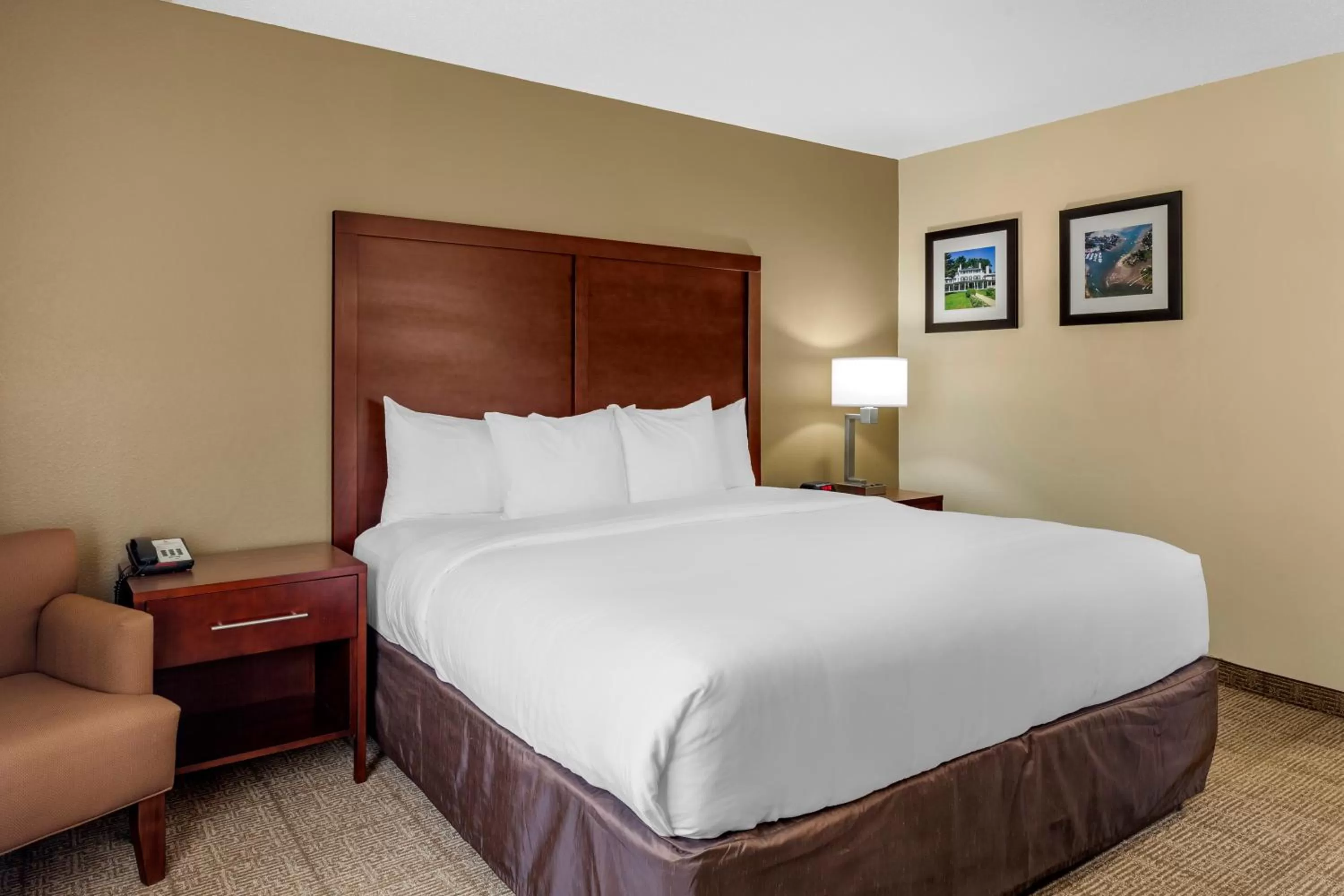 Bed in Comfort Inn Danvers - Boston North Shore