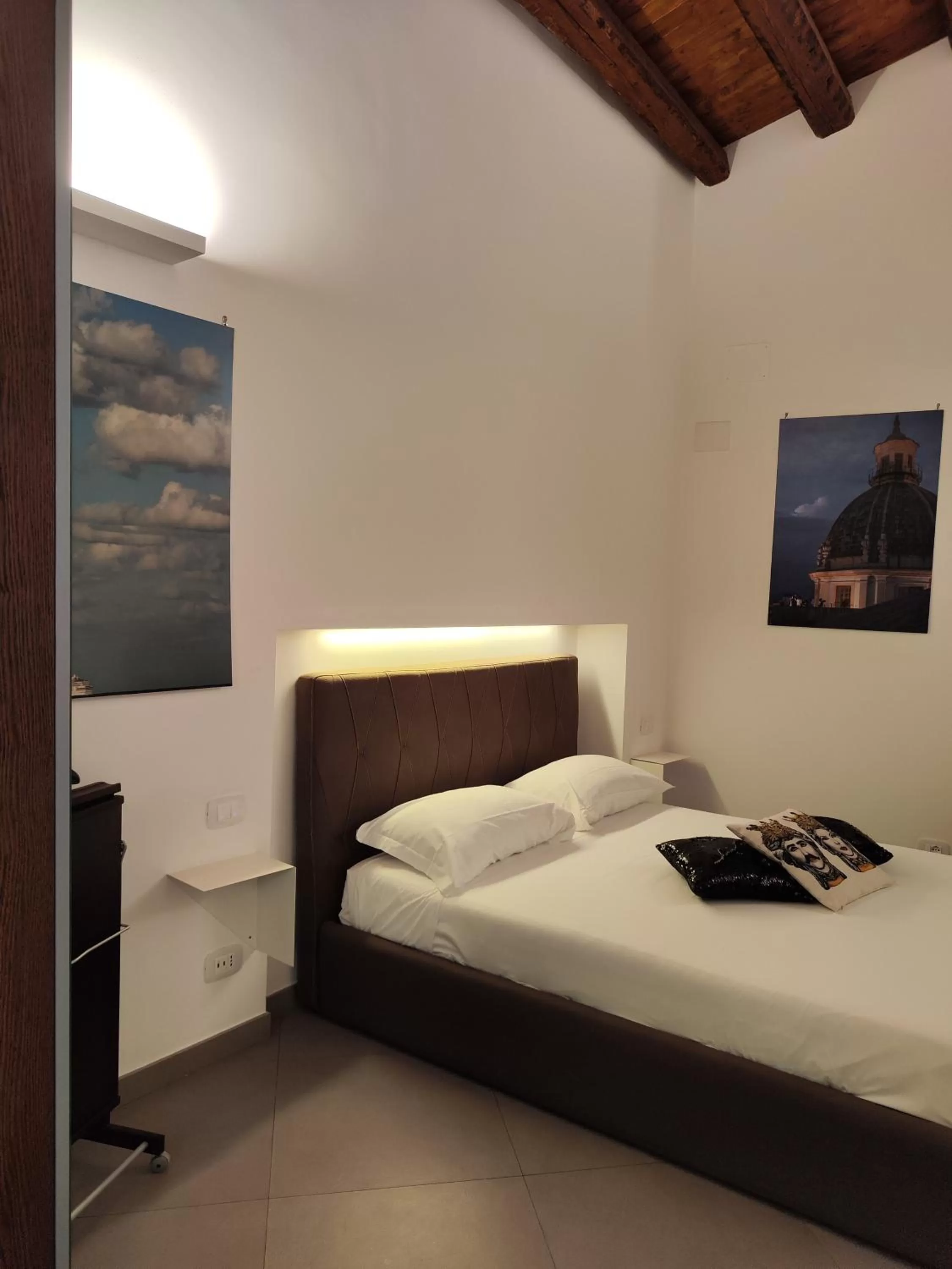 Bed in San Francesco Rooms and Apartment with Terrace in Palermo Locazione Turistica