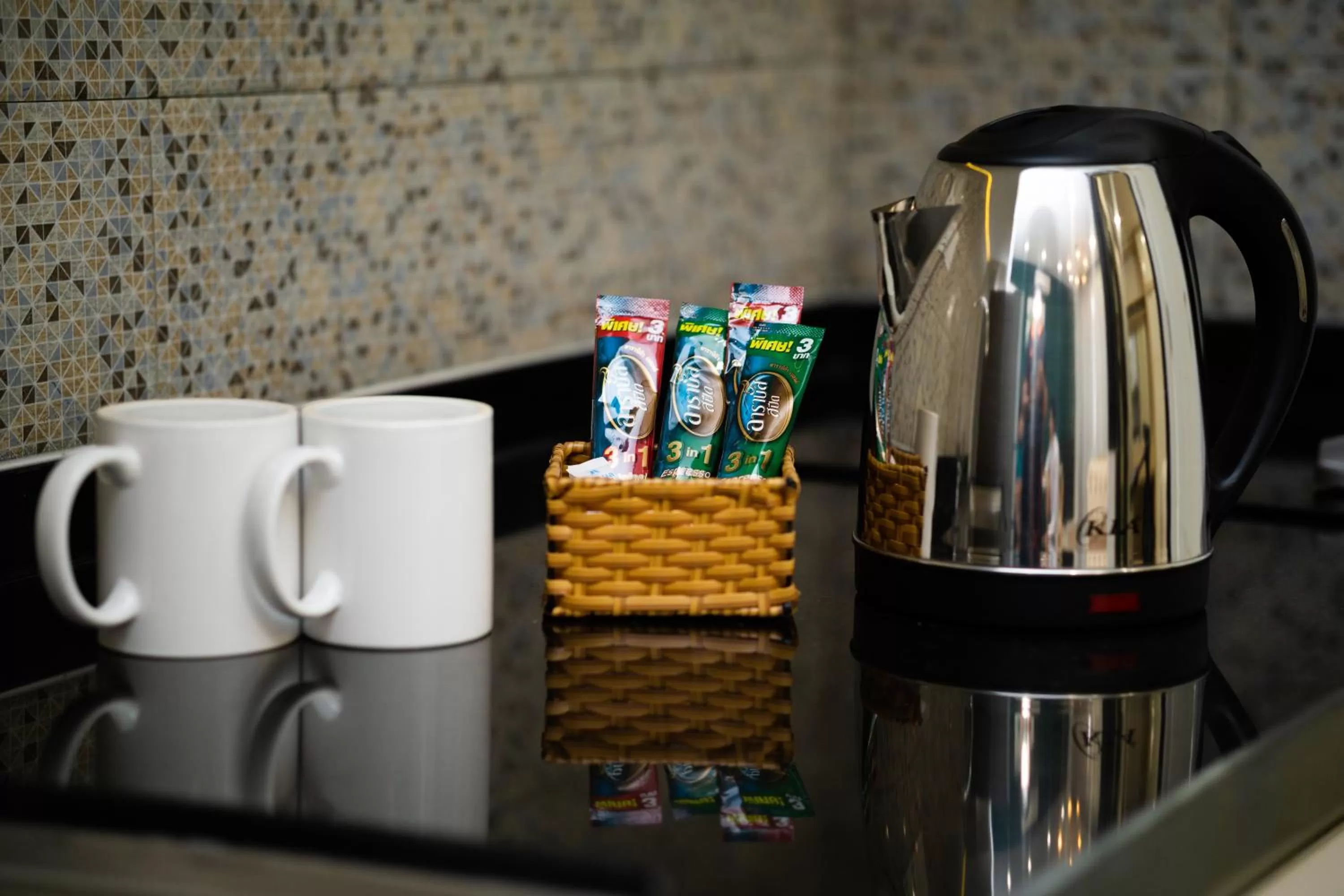 Coffee/tea facilities in Helen Fin Inn & Apartment