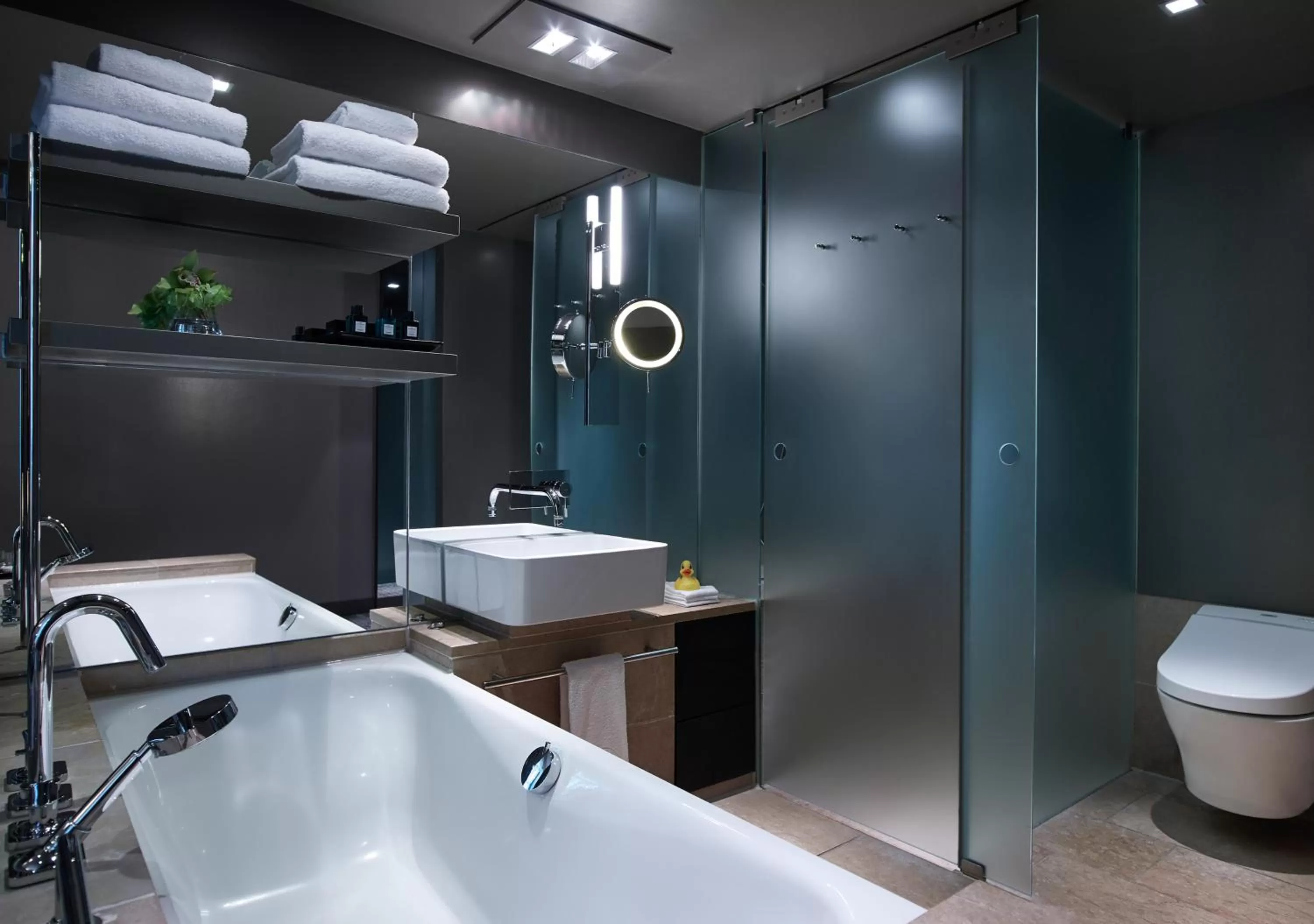 Bathroom in Sofitel Munich Bayerpost