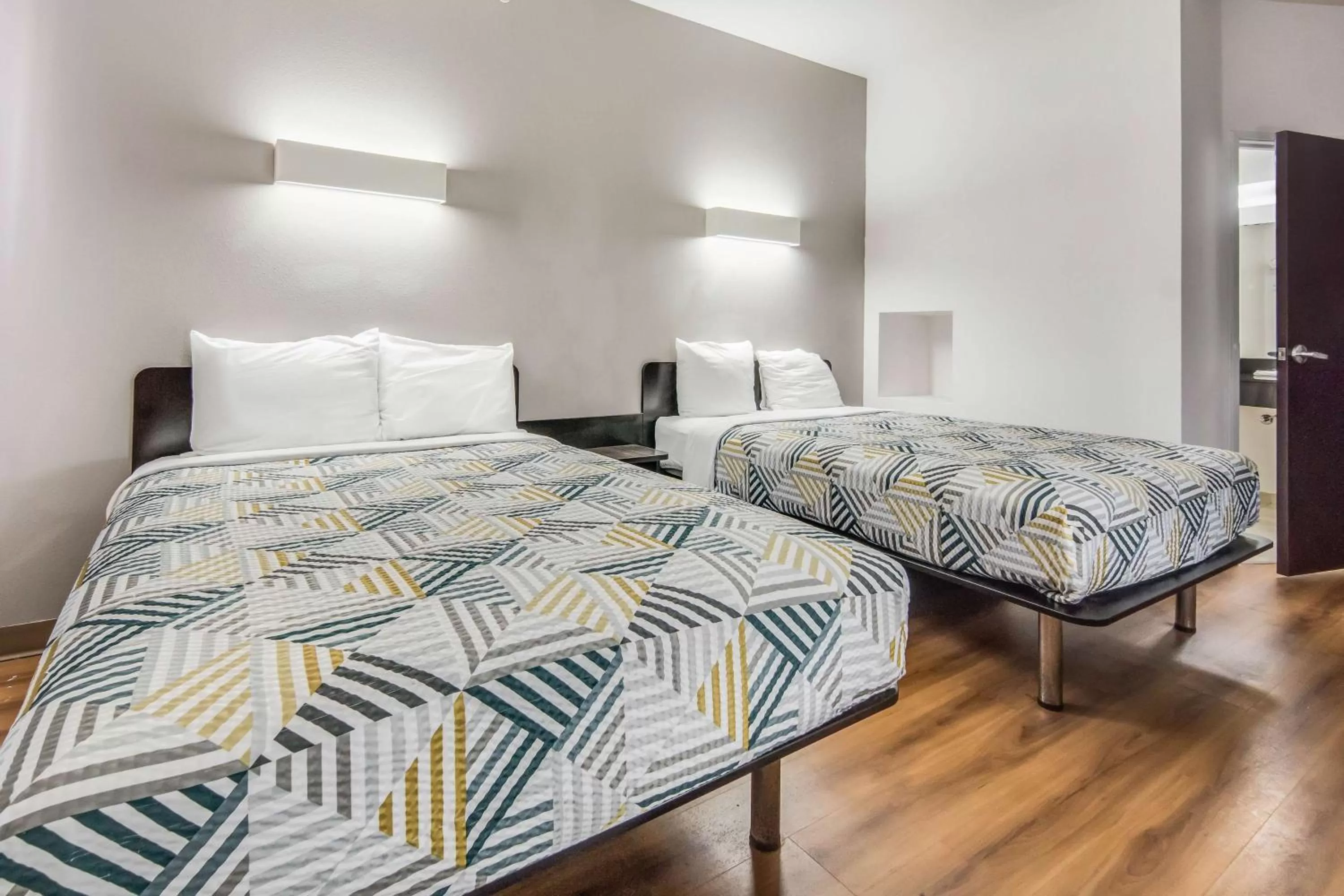 Bedroom, Bed in Motel 6-Cleburne, TX