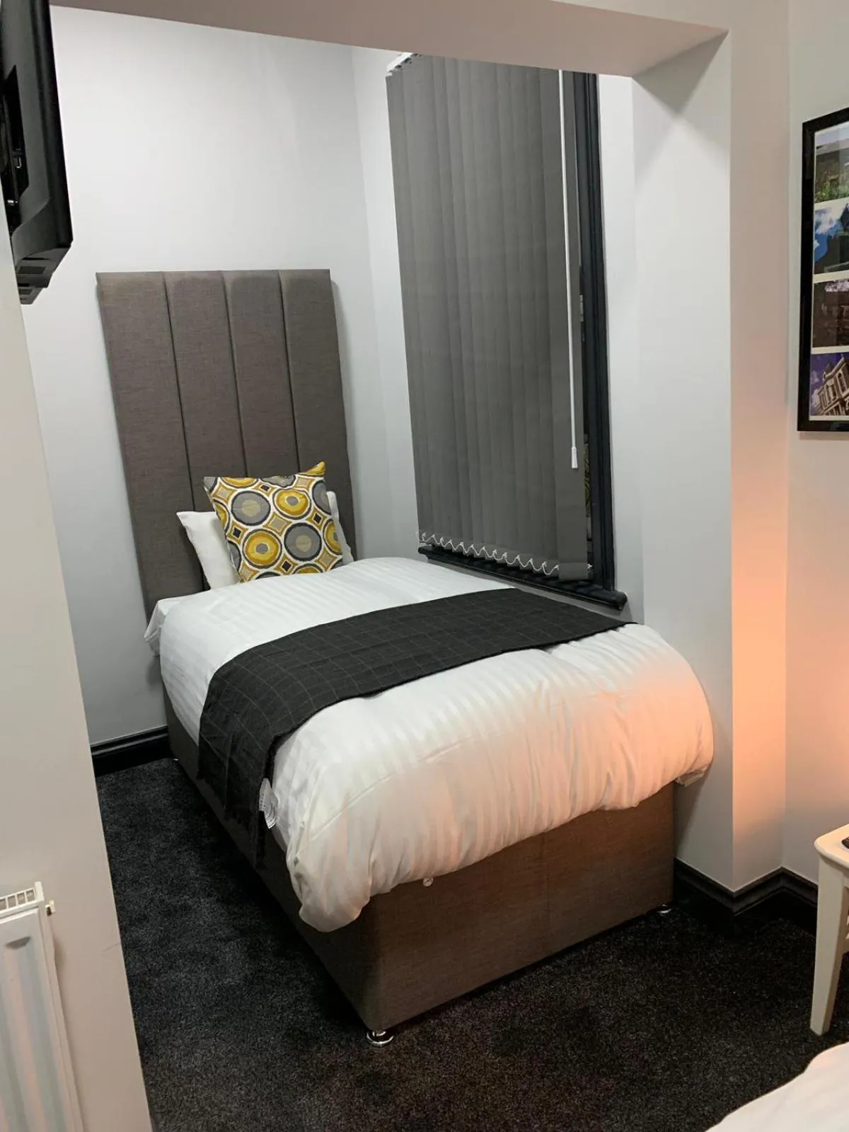 Bedroom, Bed in Manor House London