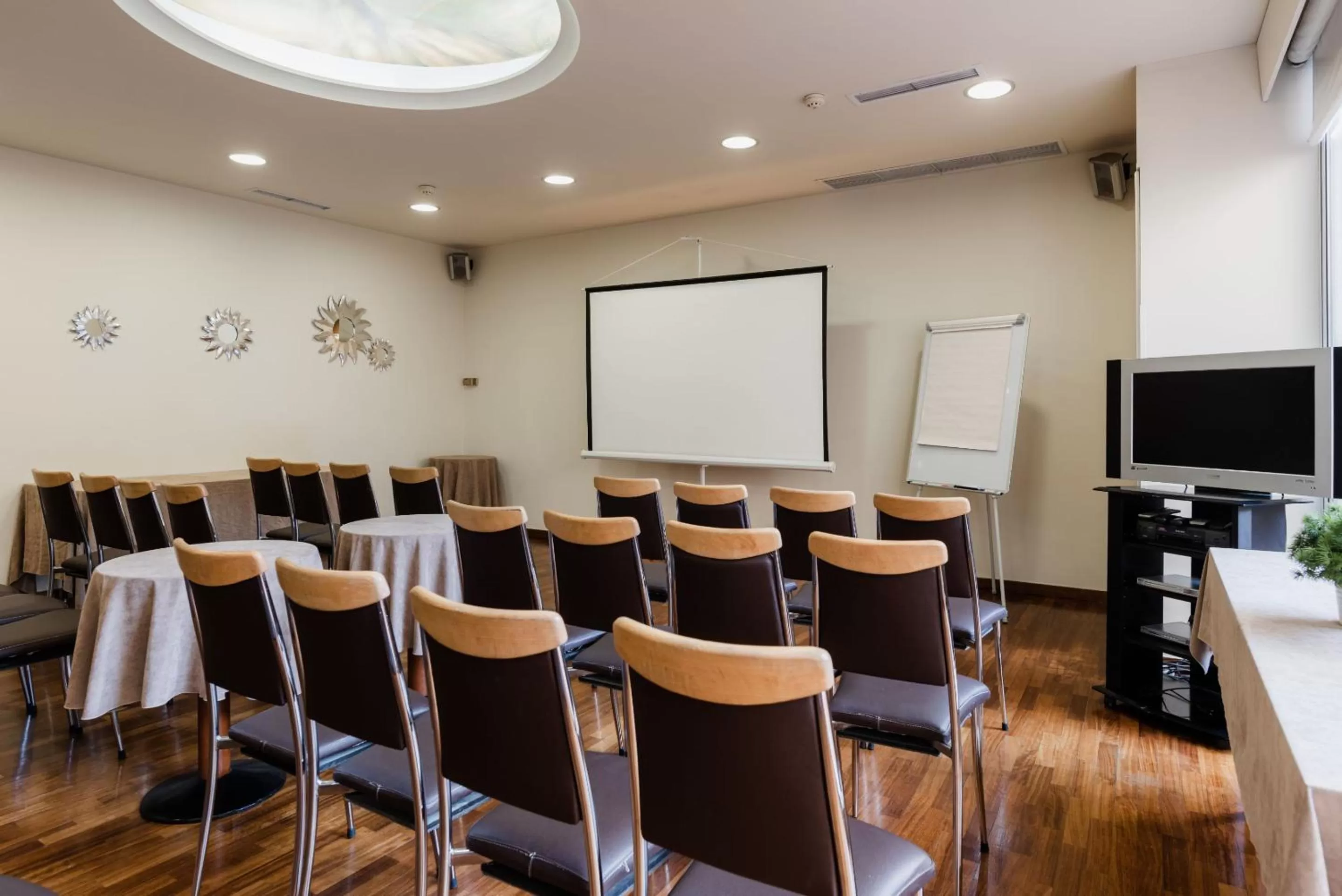 TV and multimedia in Acropolis Select