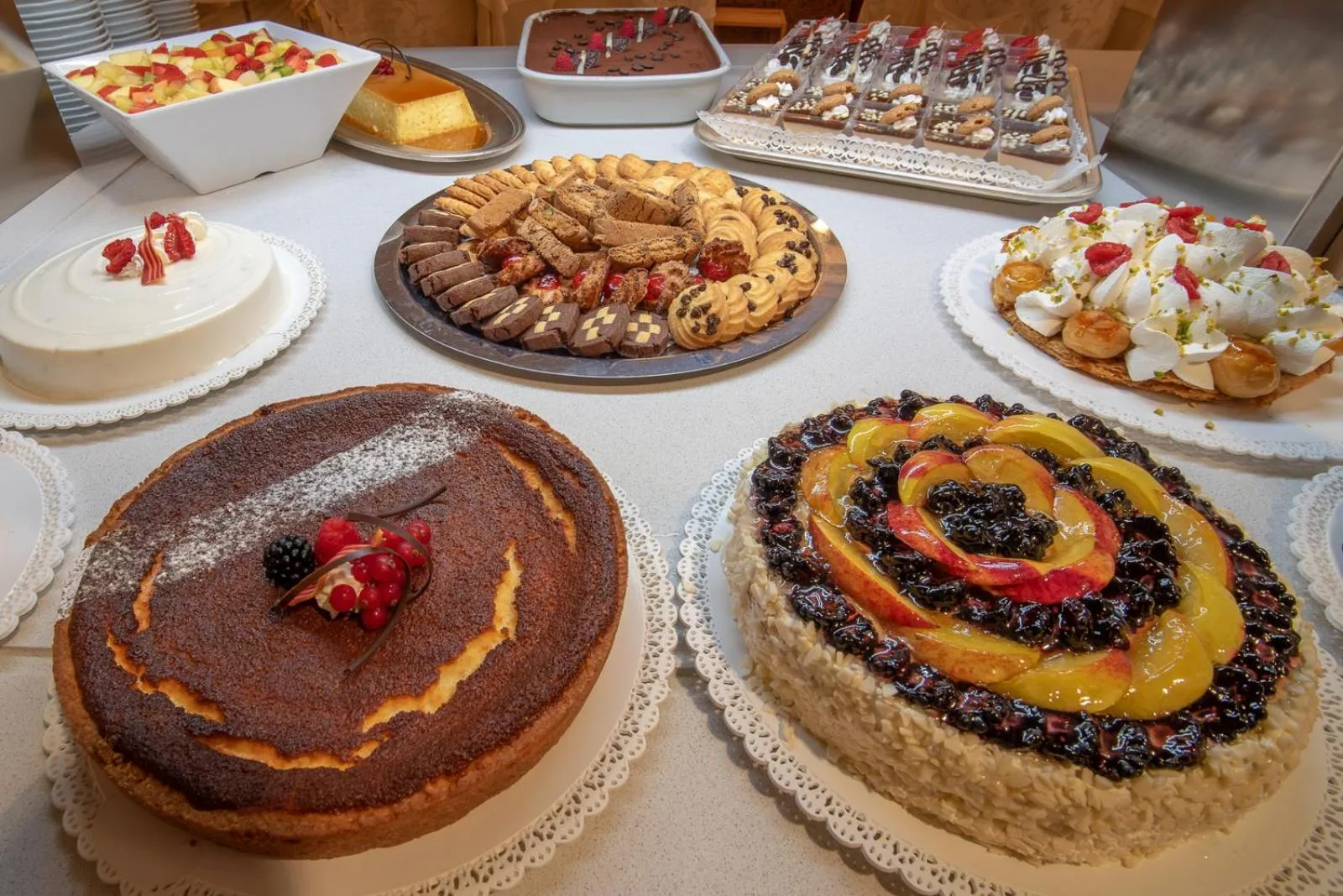 Food and drinks in Grand Hotel Astoria