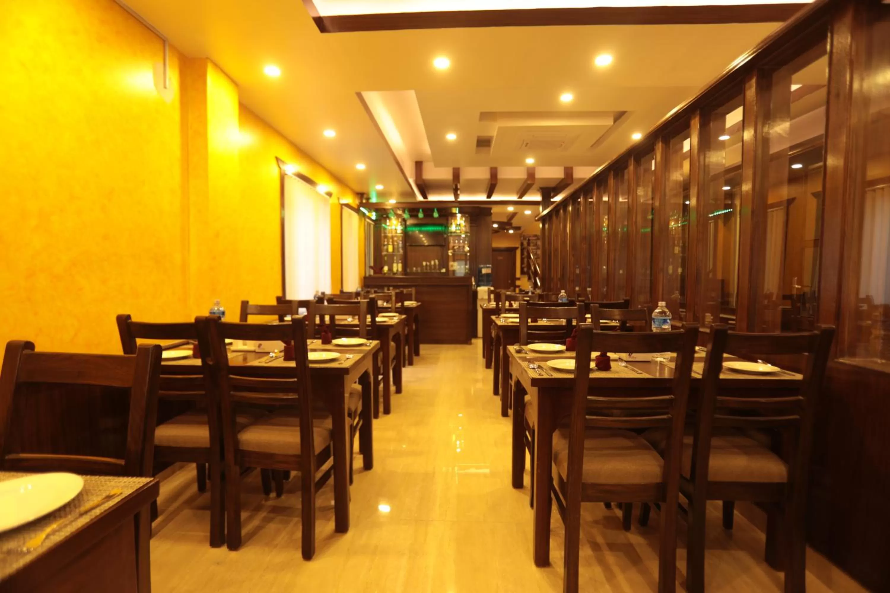 Restaurant/places to eat in Hotel The Clock