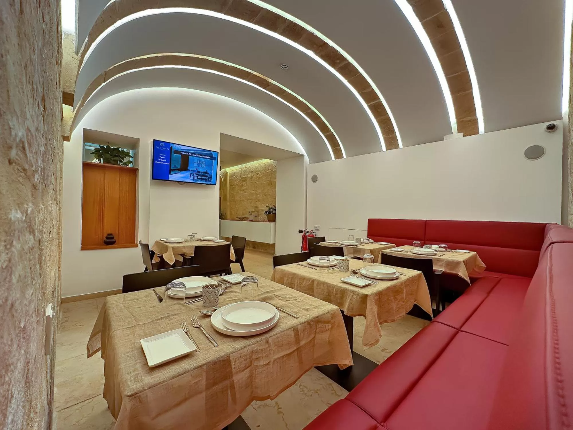 TV and multimedia in The Capital Boutique Hotel