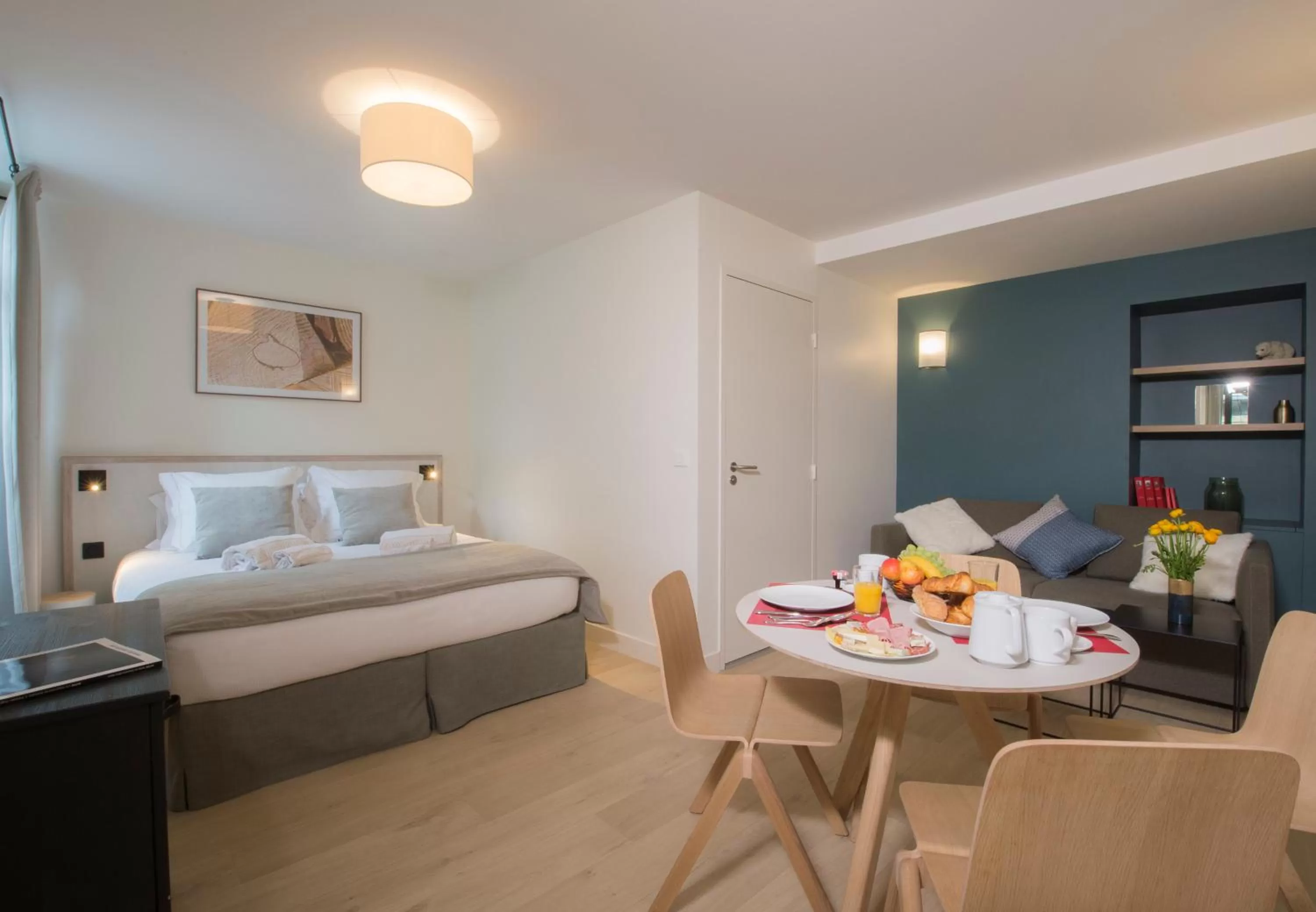 Dining area, Bed in Le Génépy - Appart'hôtel de Charme