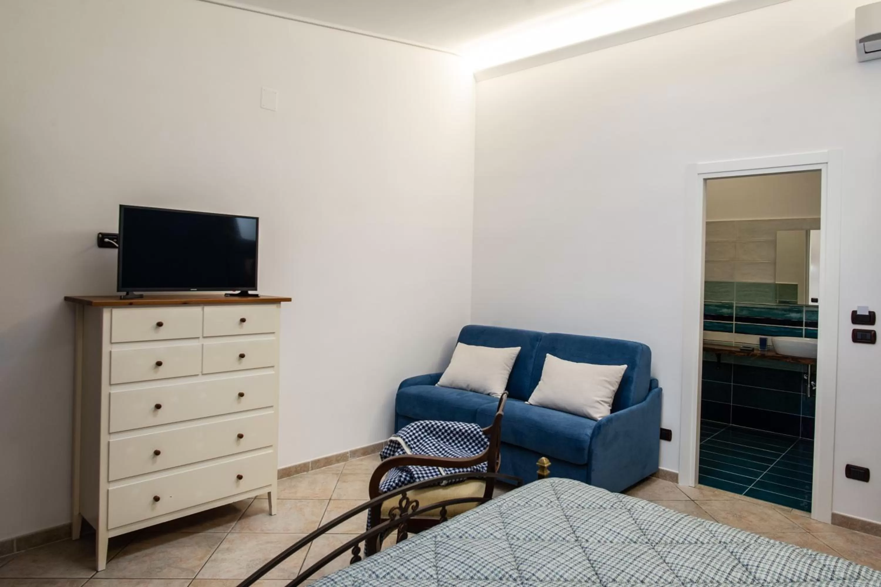 Photo of the whole room in Ohana Bed and Breakfast