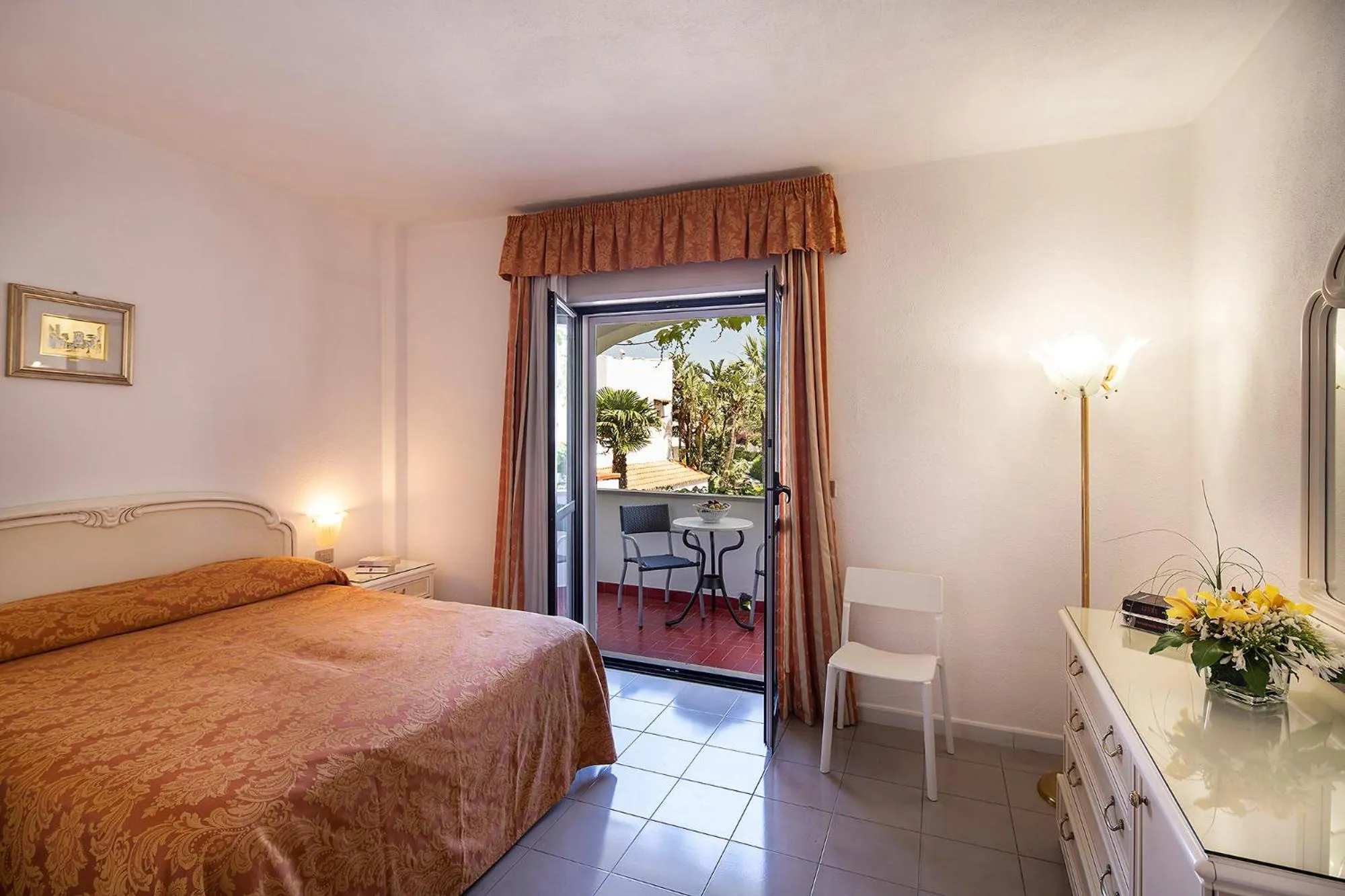 Balcony/Terrace, Bed in Hotel Terme Royal Palm