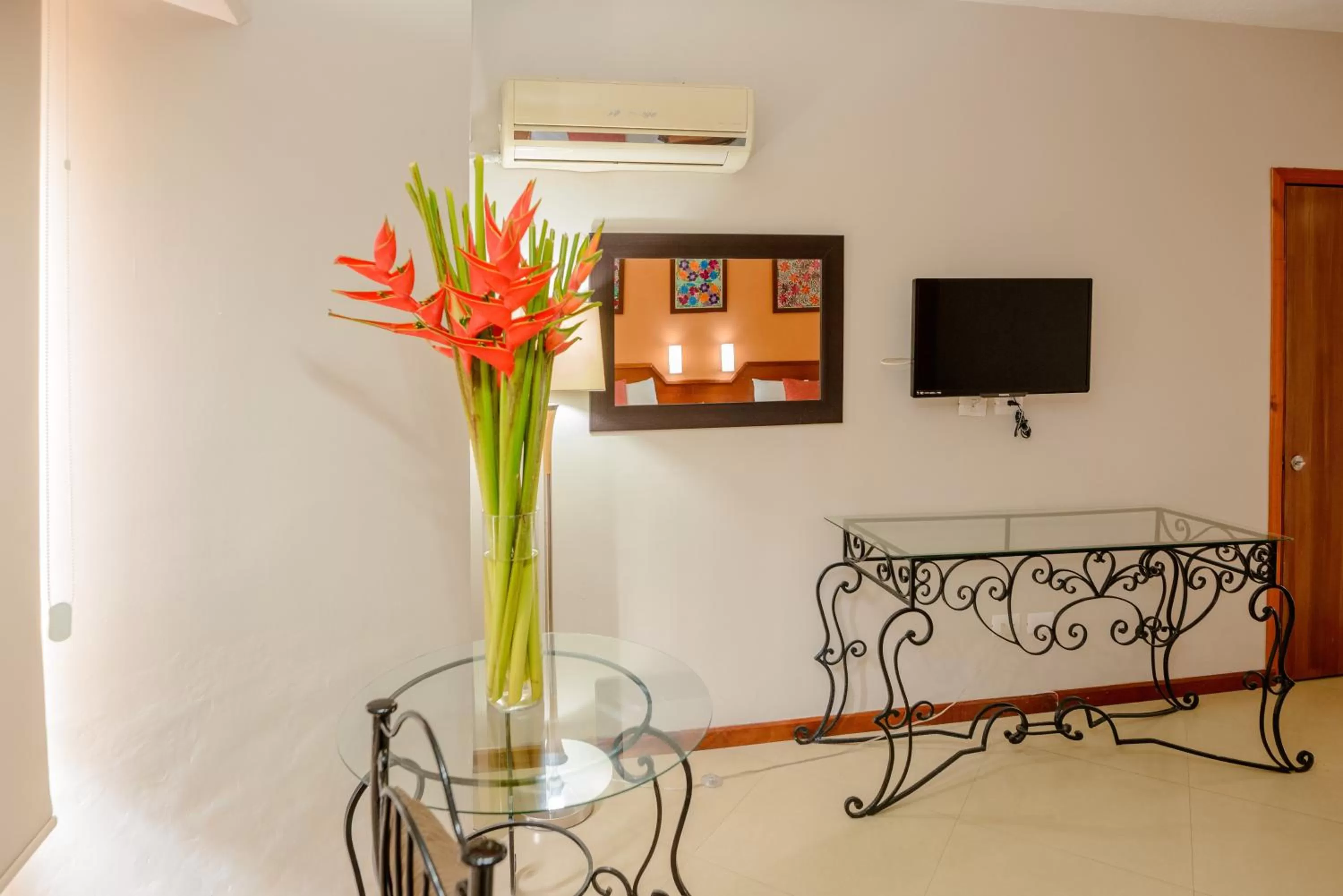 TV and multimedia in Hotel Loma Real