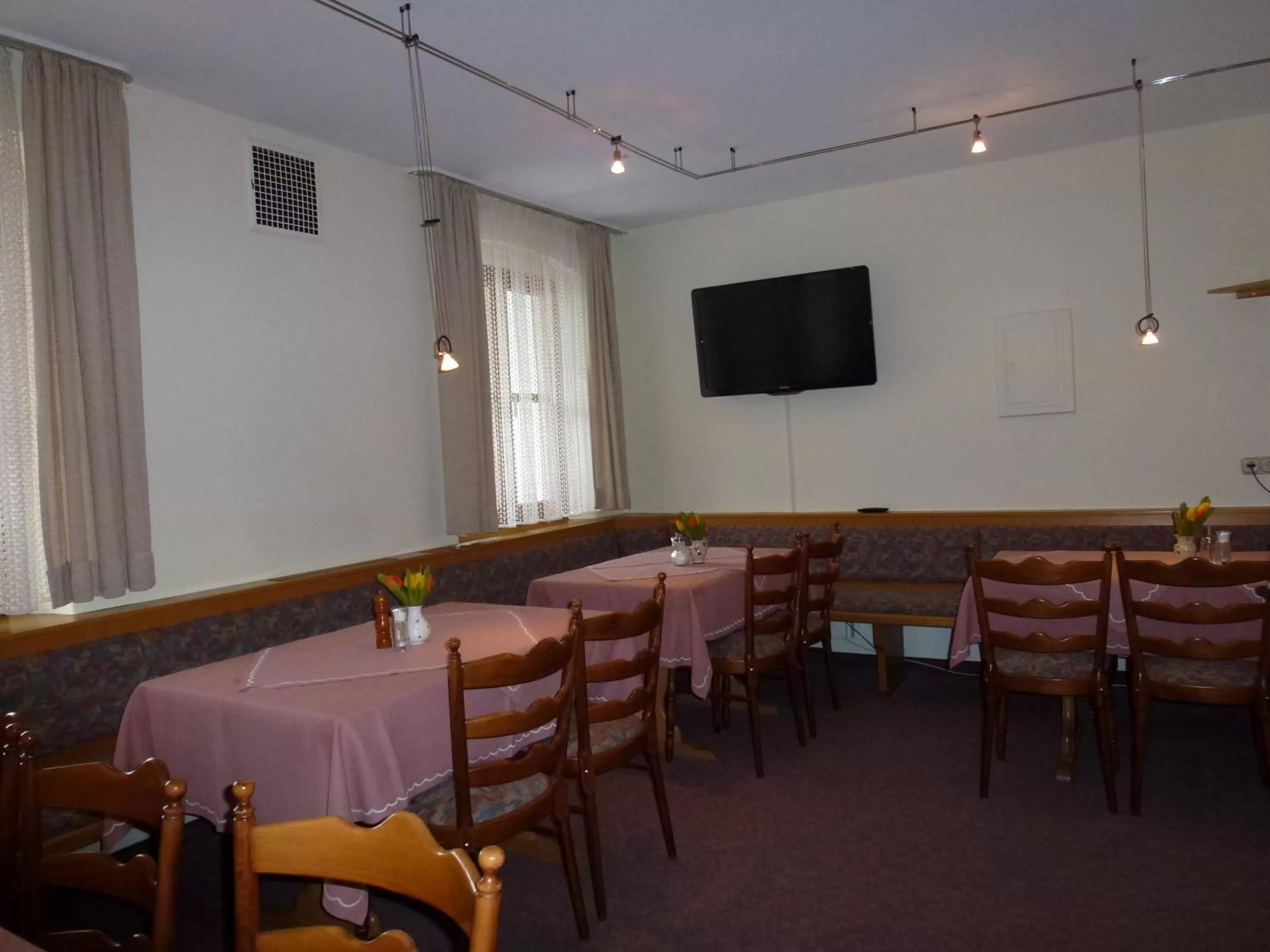 Communal lounge/ TV room, Restaurant/Places to Eat in Gasthof Hotel Reif