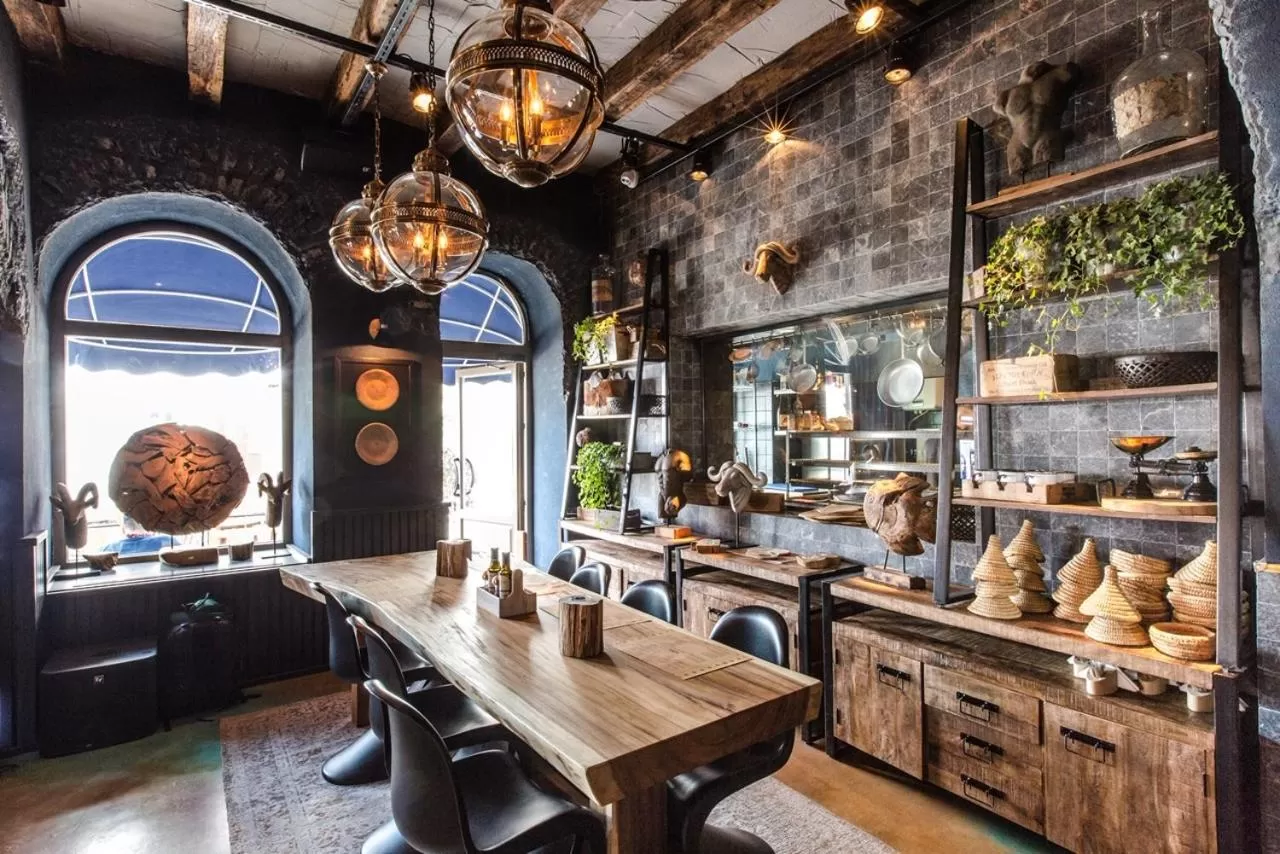 Restaurant/places to eat in ACSA INN