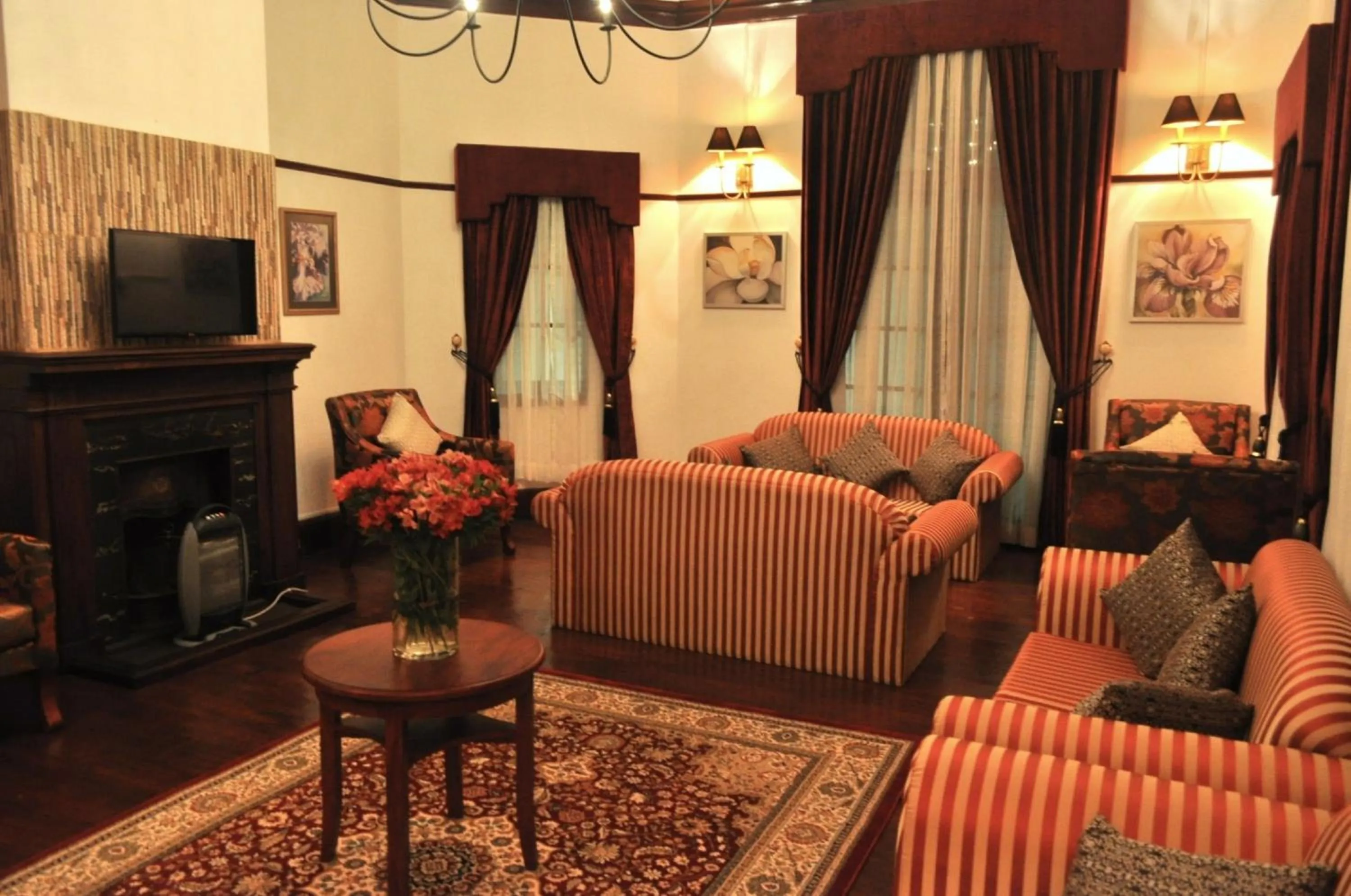 Communal lounge/ TV room in Royal Cocoon - Nuwara Eliya