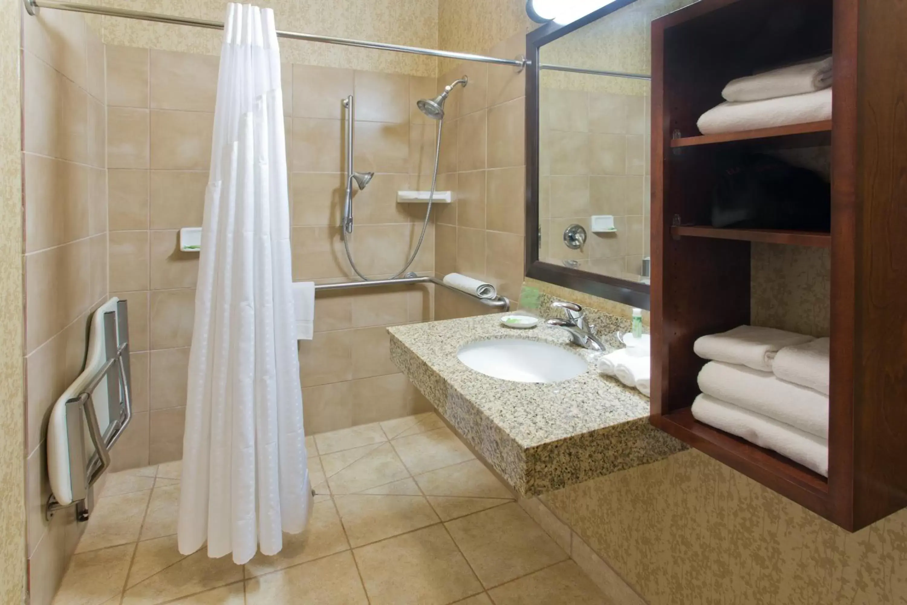King Room - Hearing Accessible - Roll-in Shower/Non-Smoking in Holiday Inn Express Hotel & Suites Astoria, an IHG Hotel King Room - Hearing Accessible - Roll-in Shower/Non-Smoking in Holiday Inn Express Hotel & Suites Astoria, an IHG Hotel