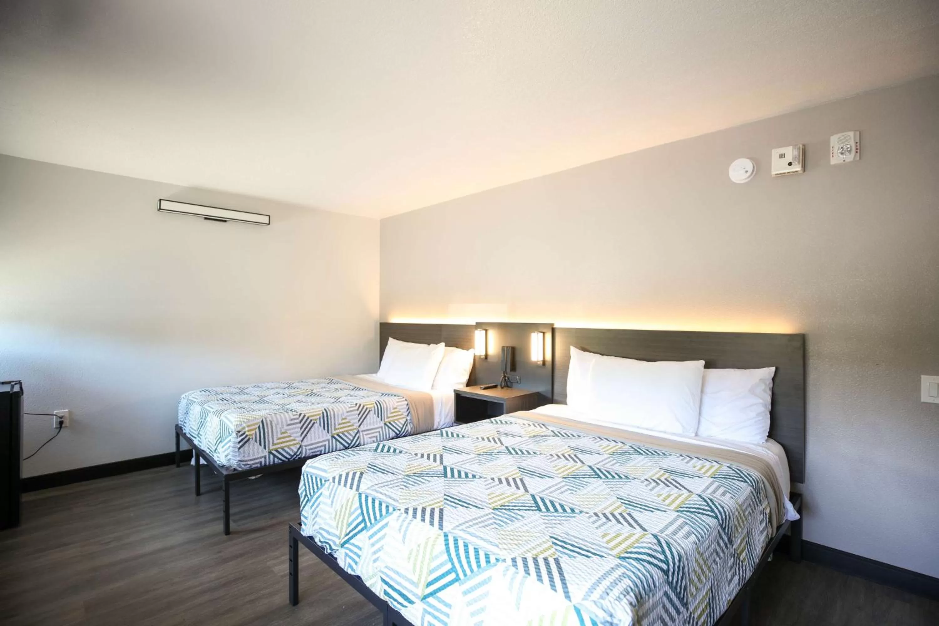 Bedroom, Bed in Motel 6-Sacramento, CA - Old Sacramento North