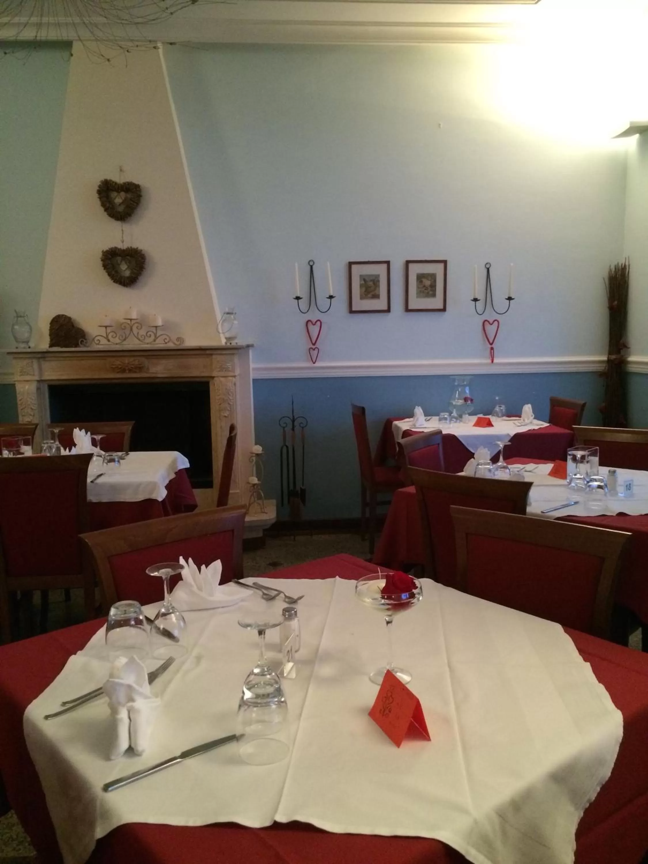 Restaurant/places to eat in Hotel Risi