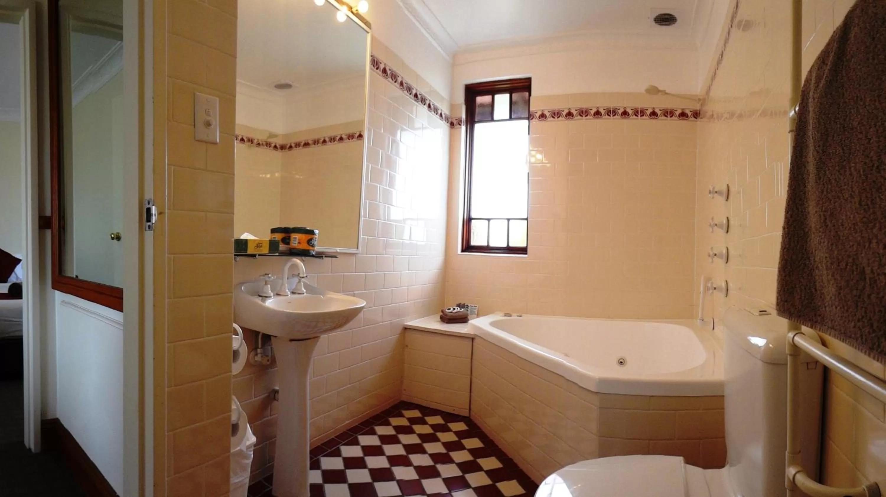 Bathroom in Three Explorers Motel