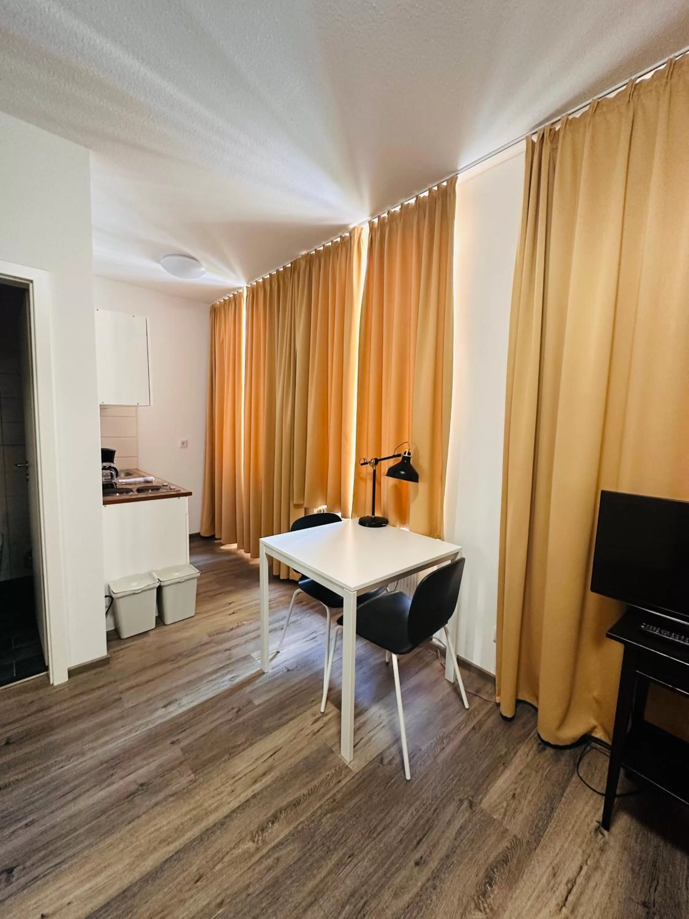 Dining Area in Saale, Marktplatz Zentrum, Apartmenthaus am Dom von Plant Room