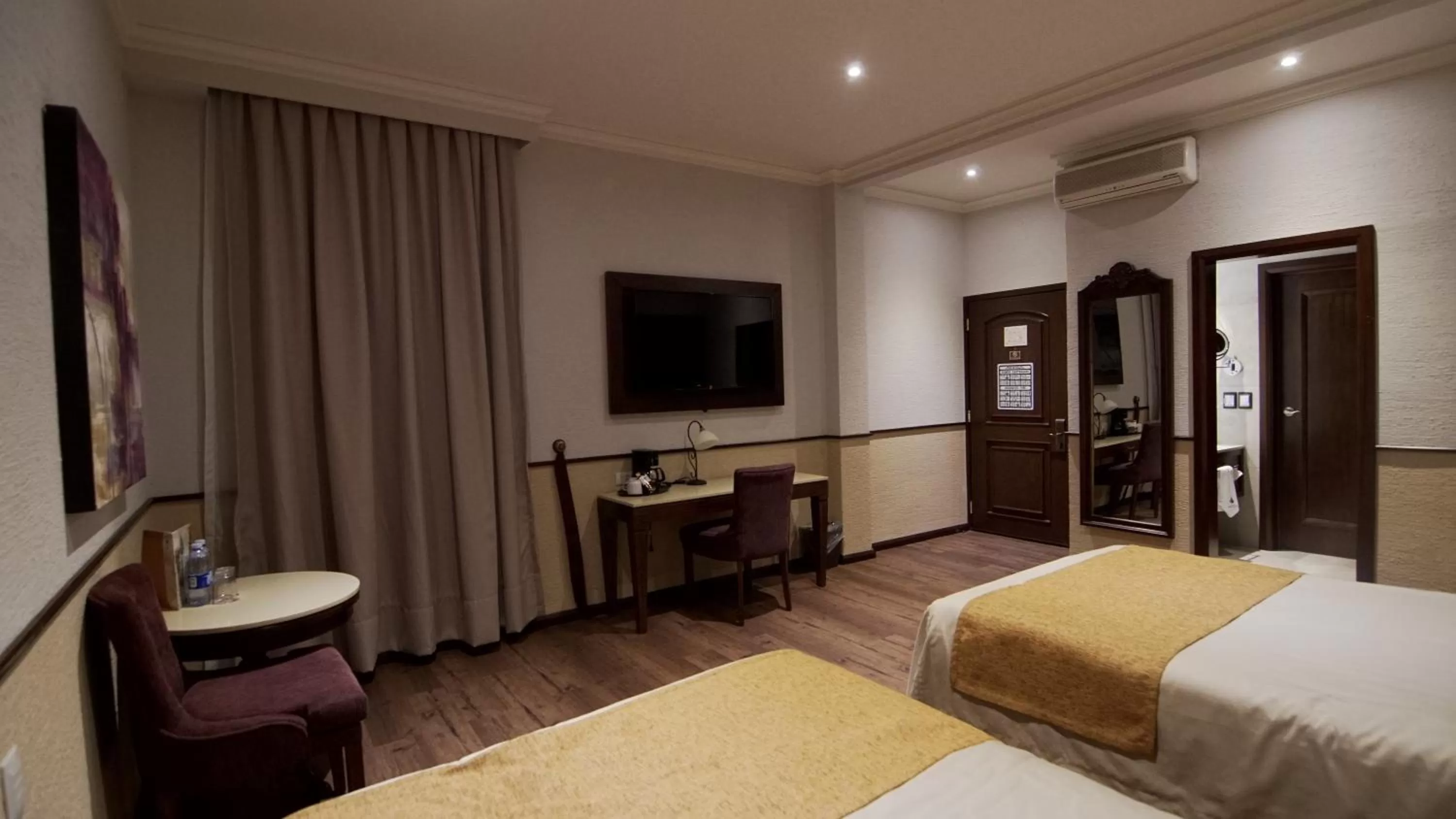 Bed in Hotel Morales Historical & Colonial Downtown Core