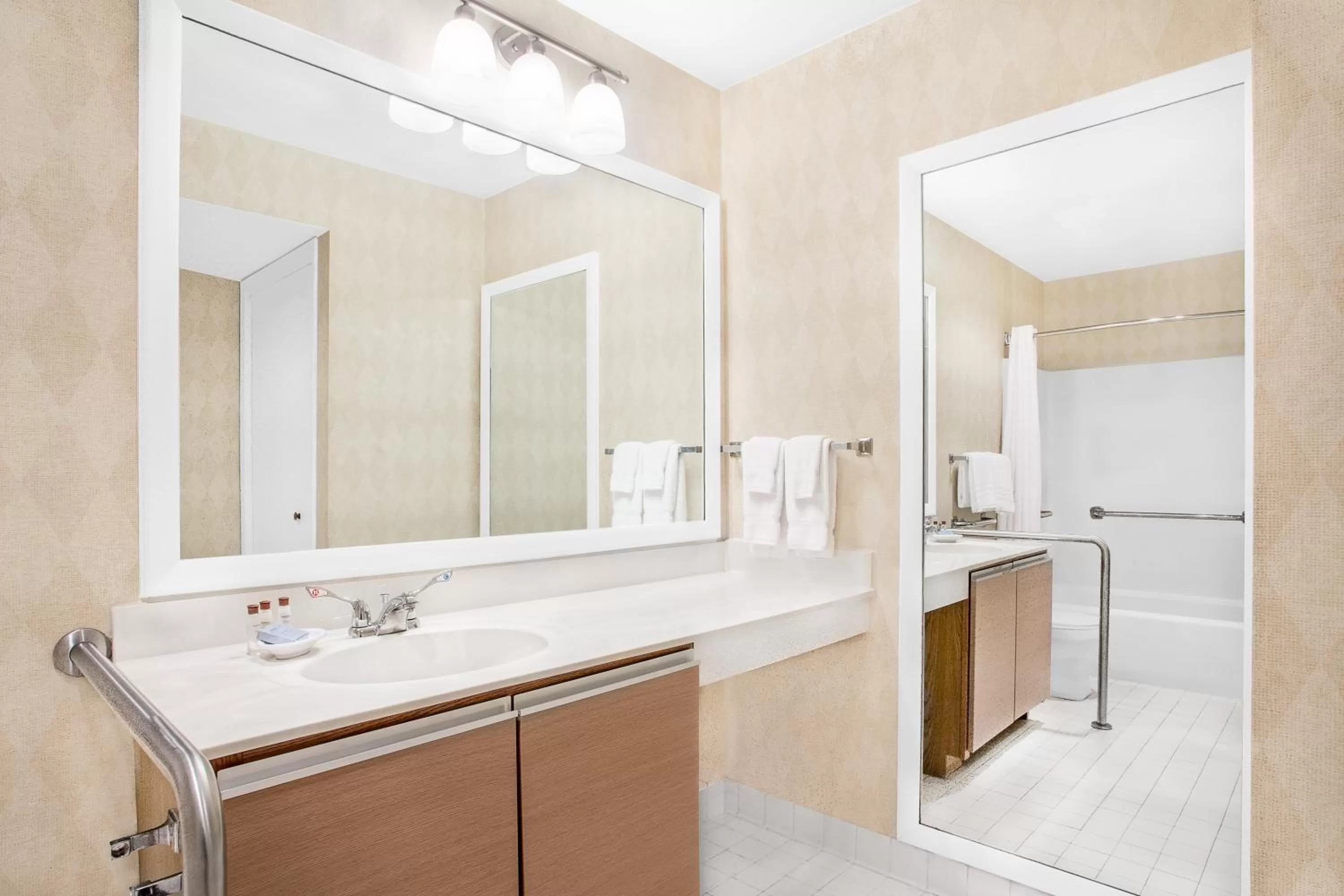 Bathroom in Hawthorn Extended Stay by Wyndham Green Bay