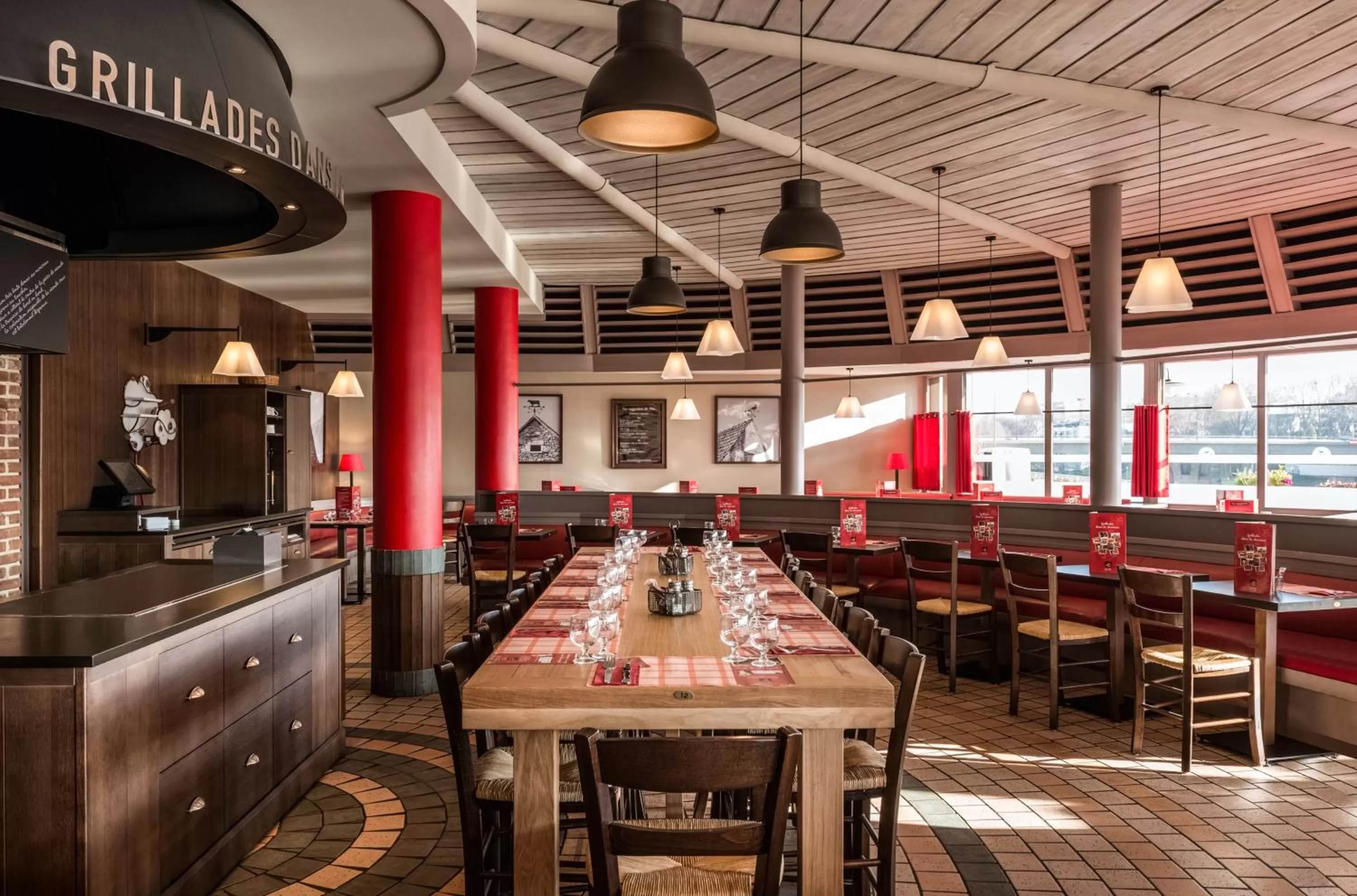 Restaurant/places to eat in ibis Paris La Defense Courbevoie