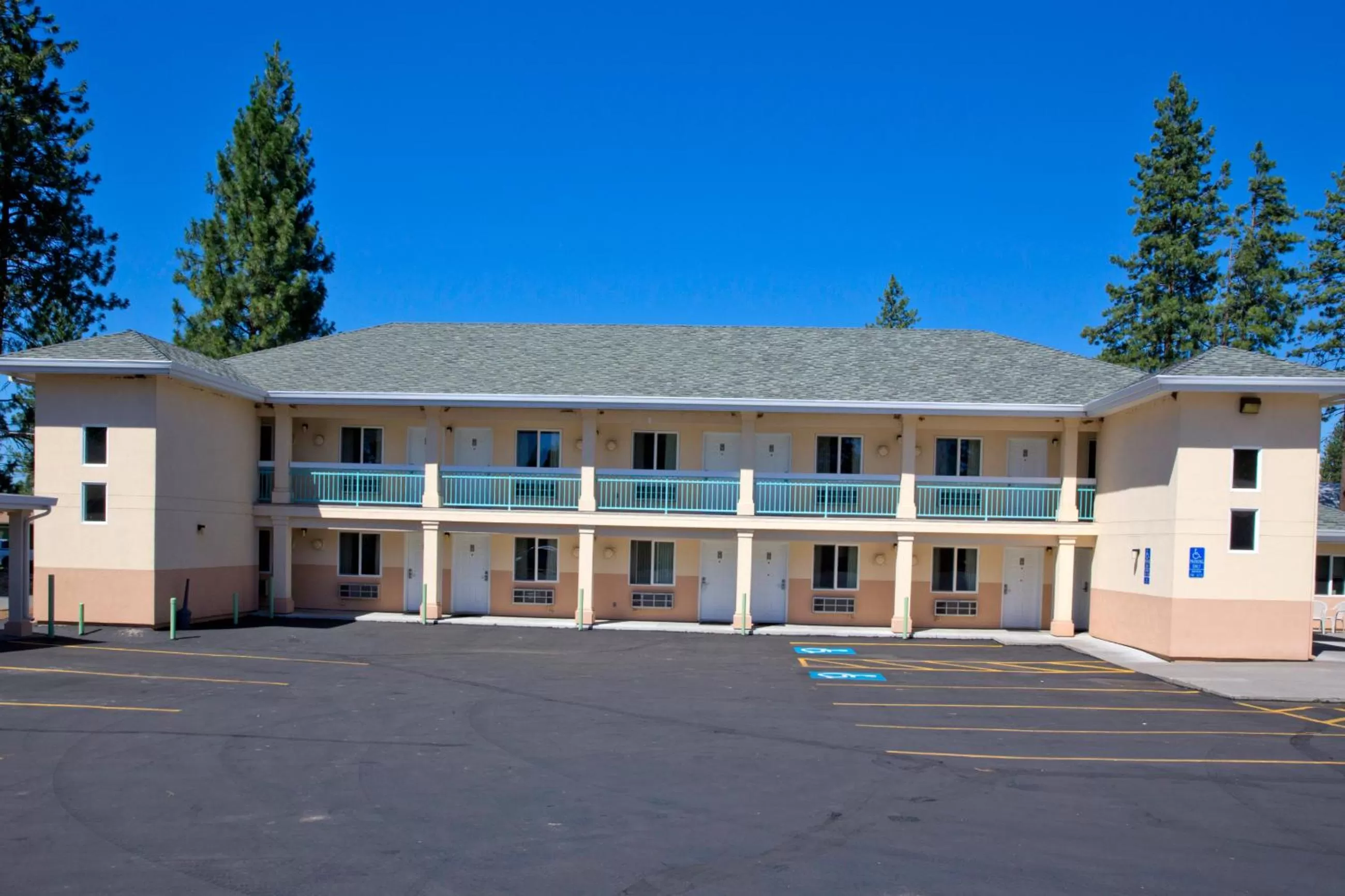 Day in Shasta Pines Motel & Suites