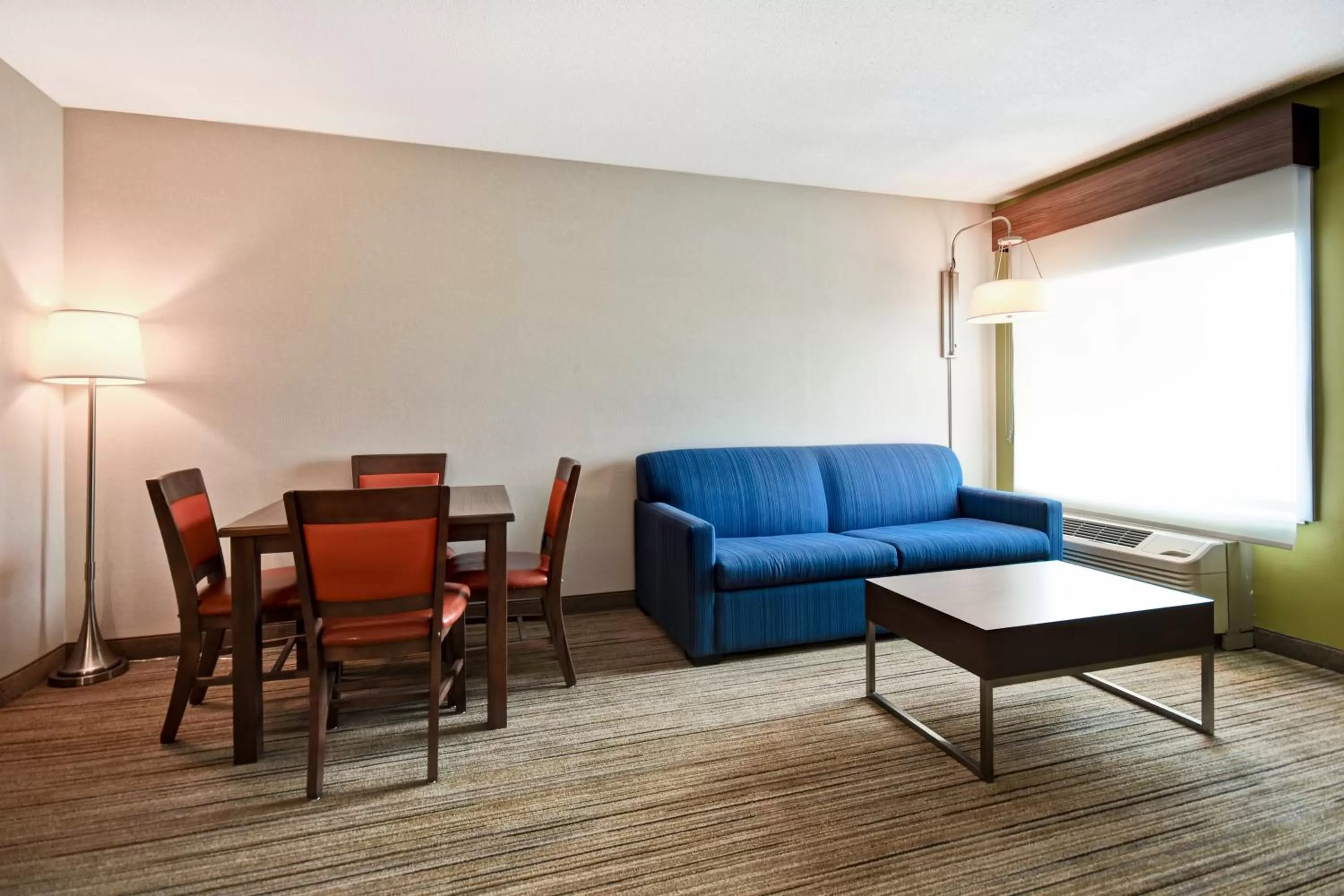 Photo of the whole room in Holiday Inn Express Newport North - Middletown by IHG