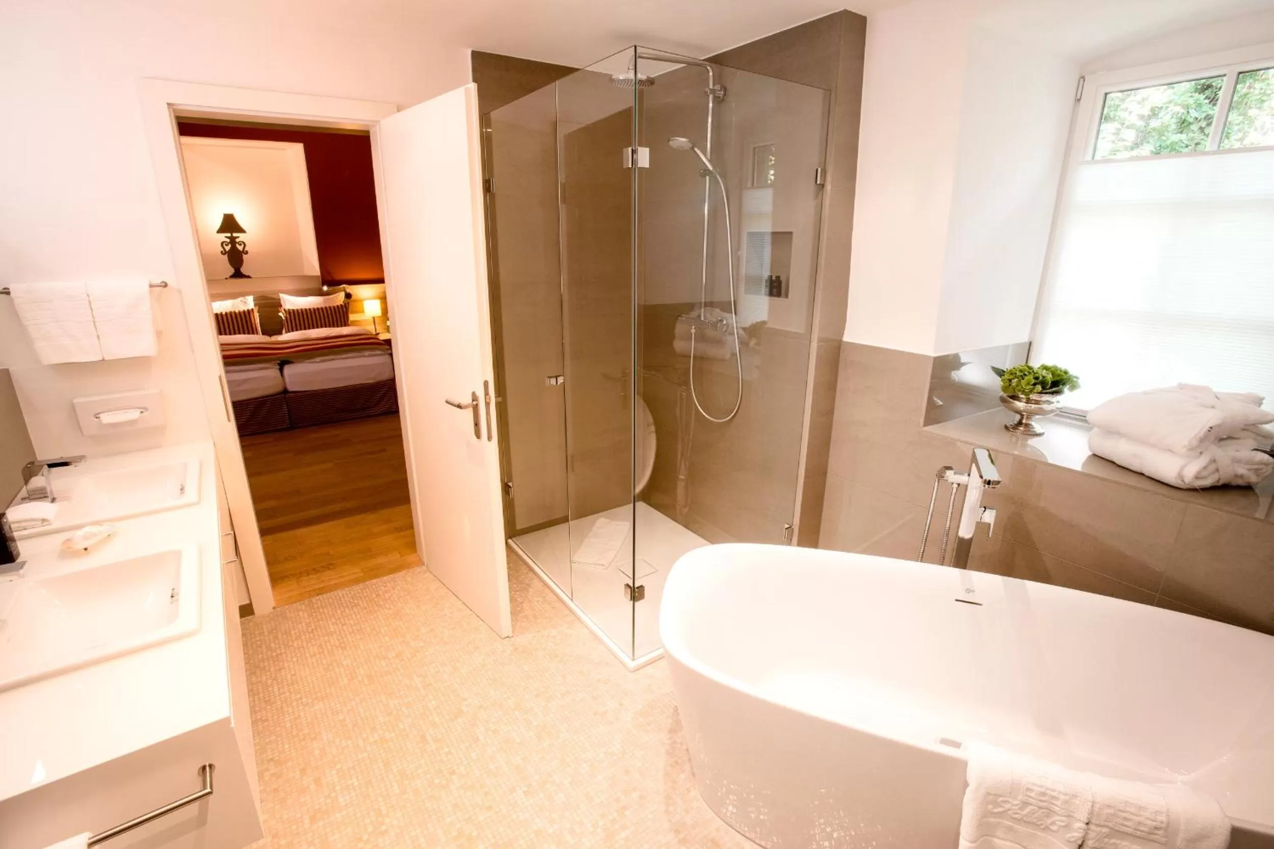 Toilet in Schlosshotel Hugenpoet