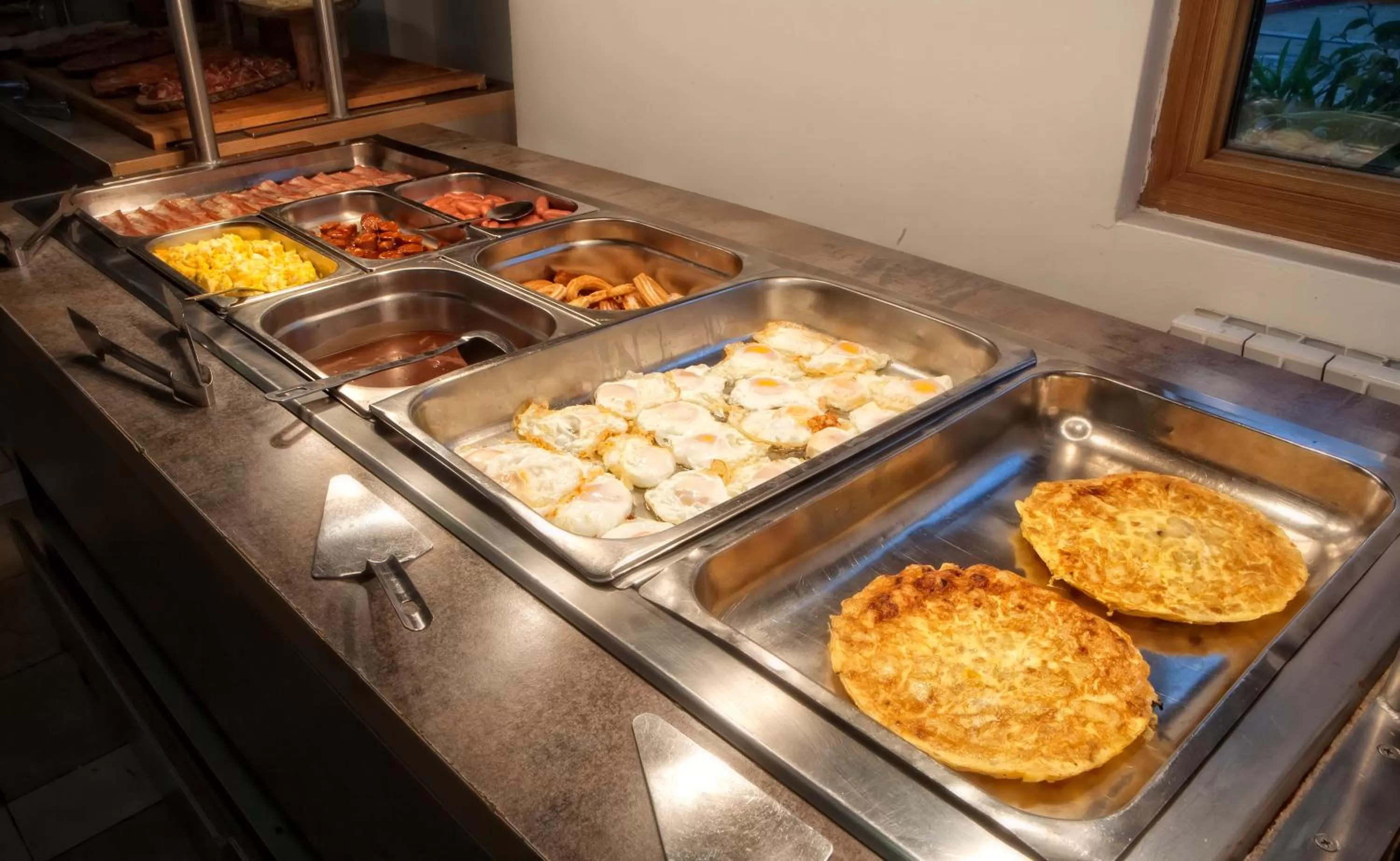 Buffet breakfast in Hotel Spa El Muelle de Suances