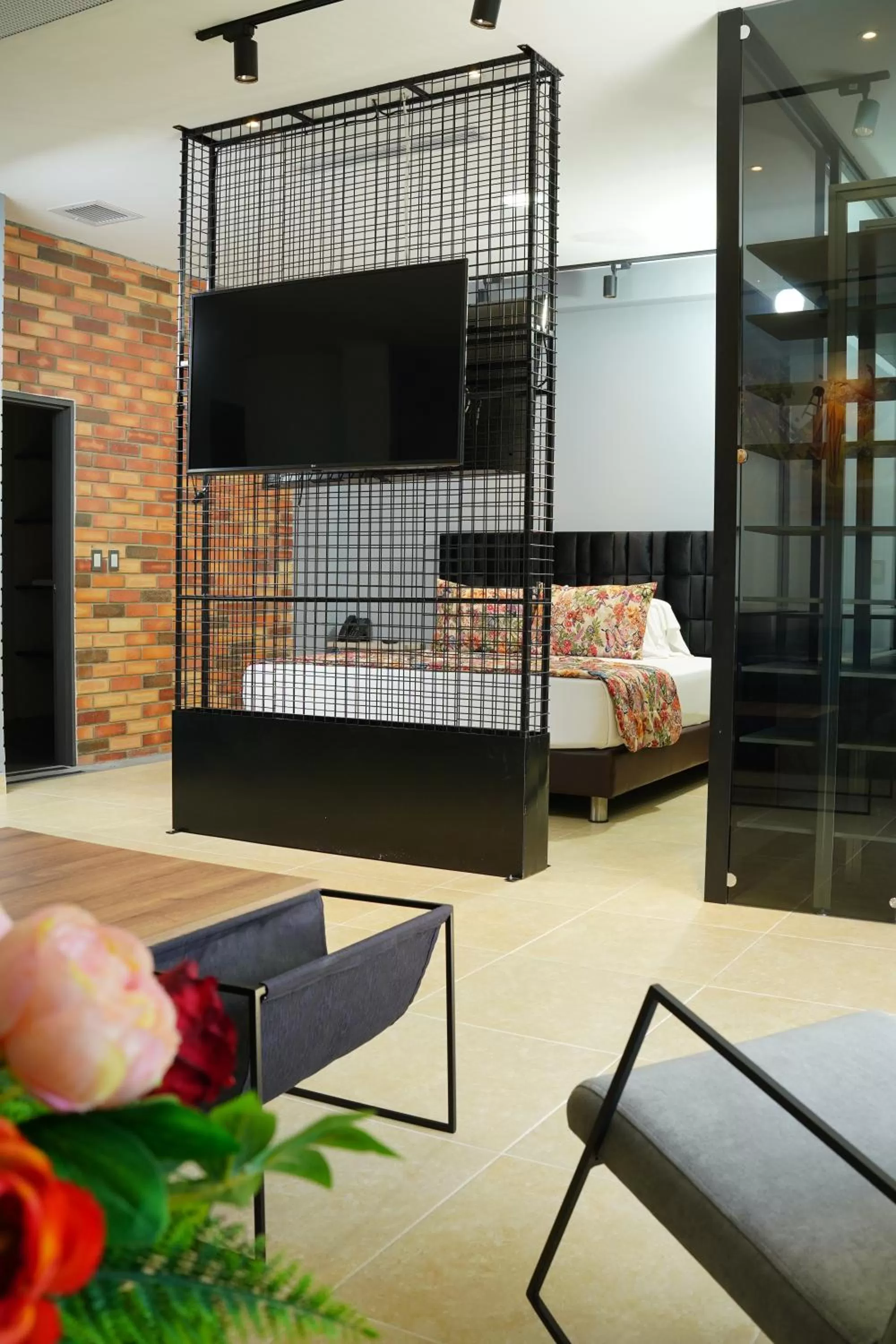 Bed, TV/Entertainment Center in Hotel Ventura