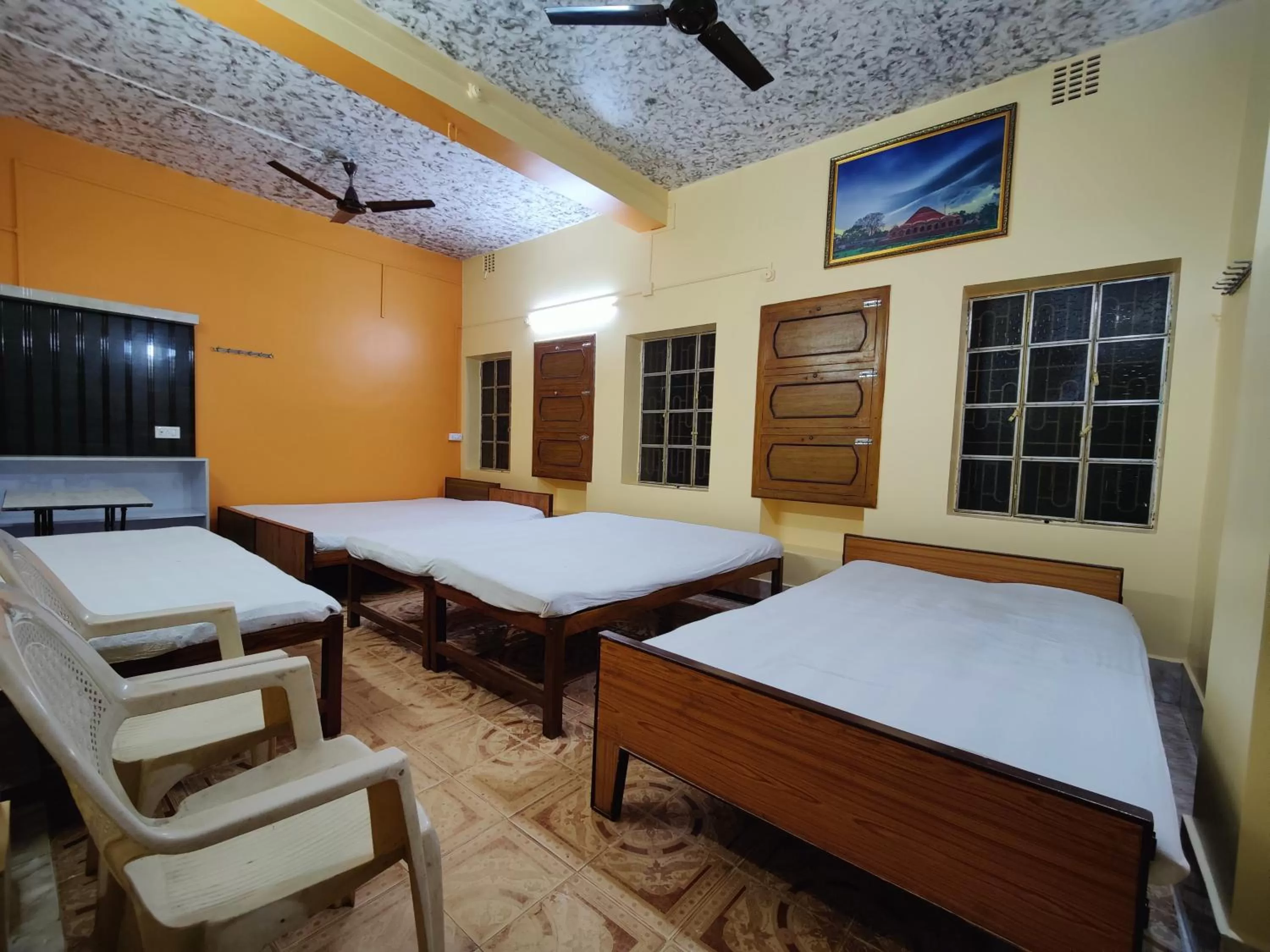 Photo of the whole room, Bed in Monalisa Lodge