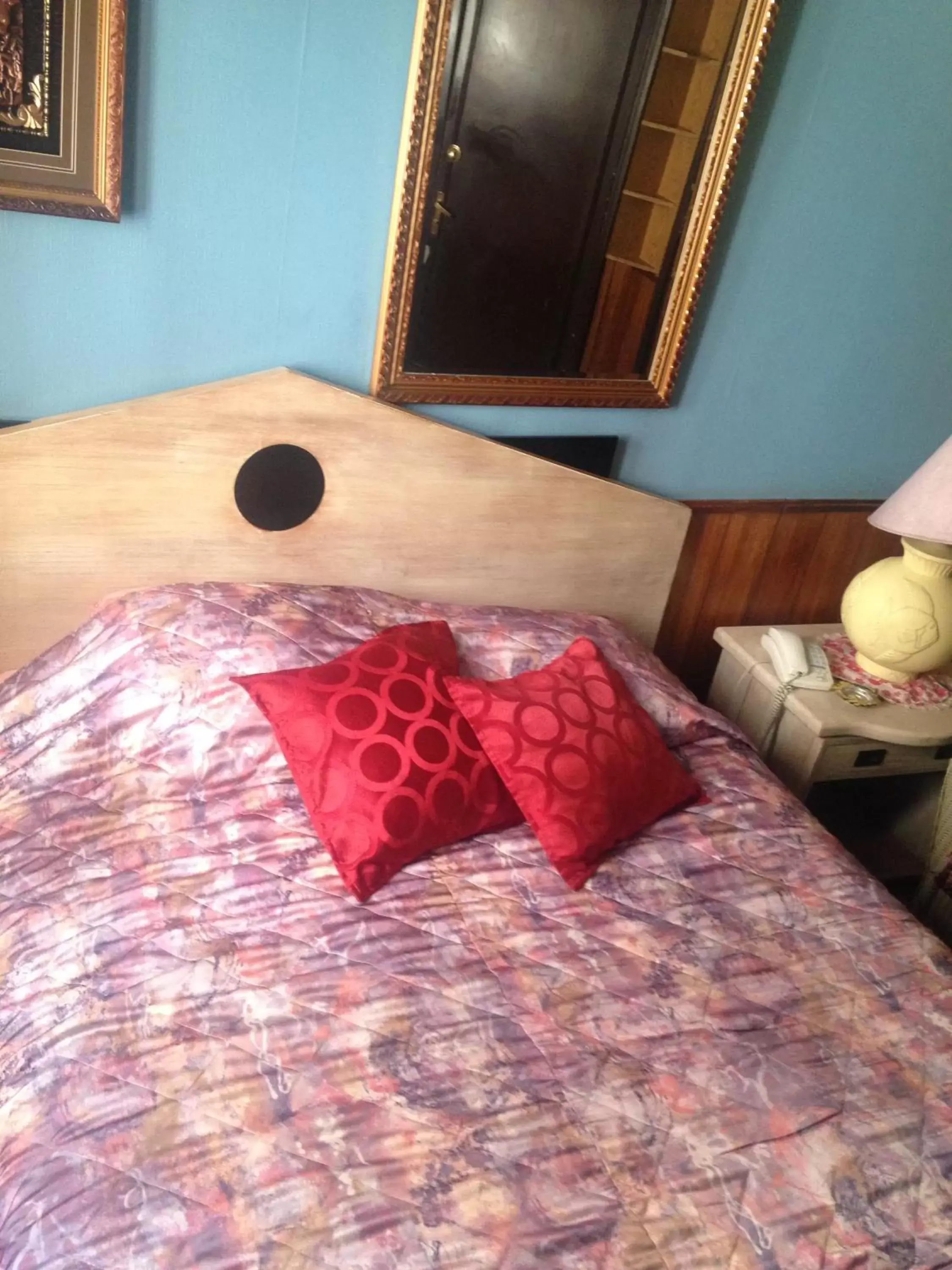 Single Room with Private External Bathroom - single occupancy in Hotel La Castellana Single Room with Private External Bathroom - single occupancy in Hotel La Castellana